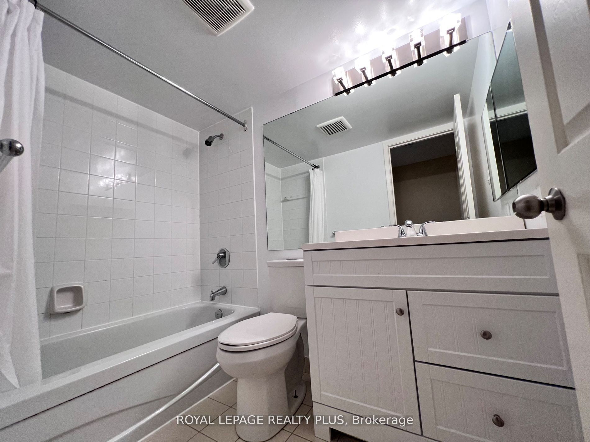 #1601 - 44 Gerrard Street Property Photo 25