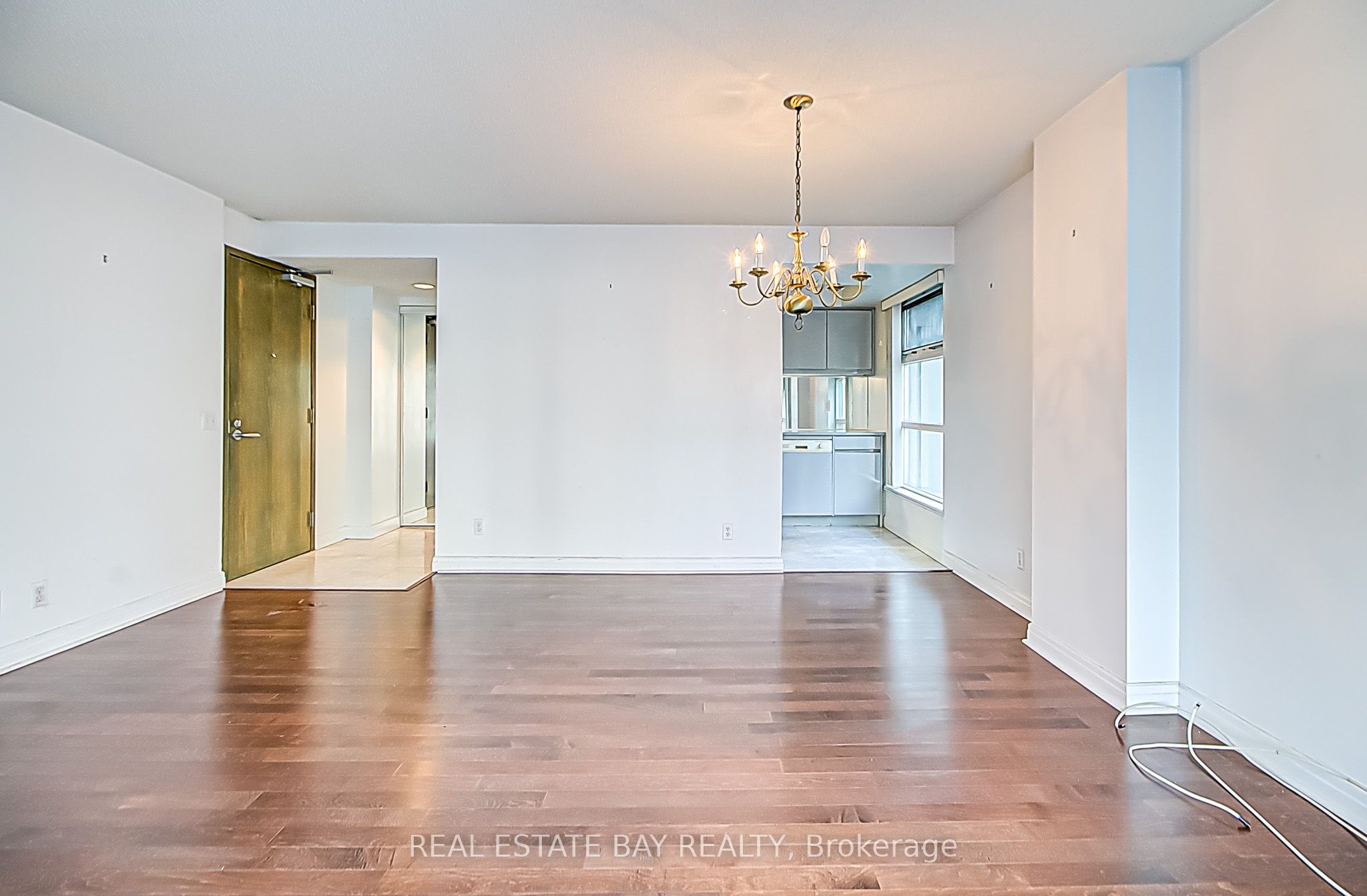 #1005 - 50 Lombard Street Property Photo 4