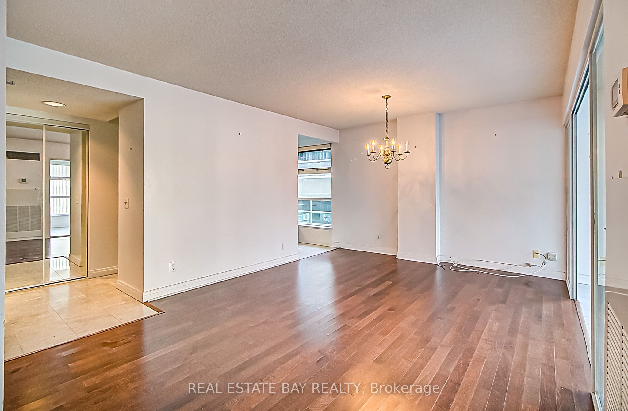 #1005 - 50 Lombard Street Property Photo 5