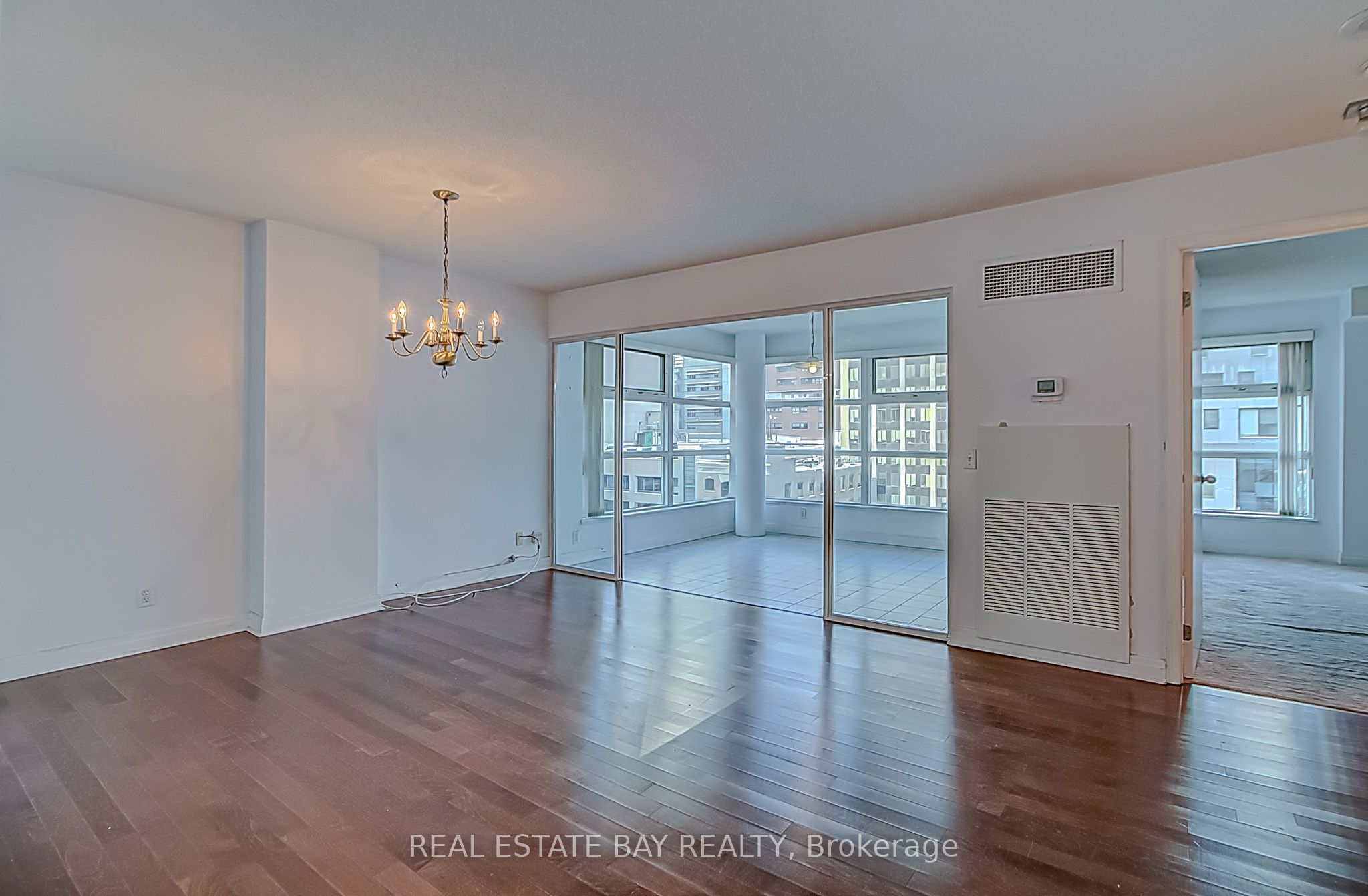 #1005 - 50 Lombard Street Property Photo 6