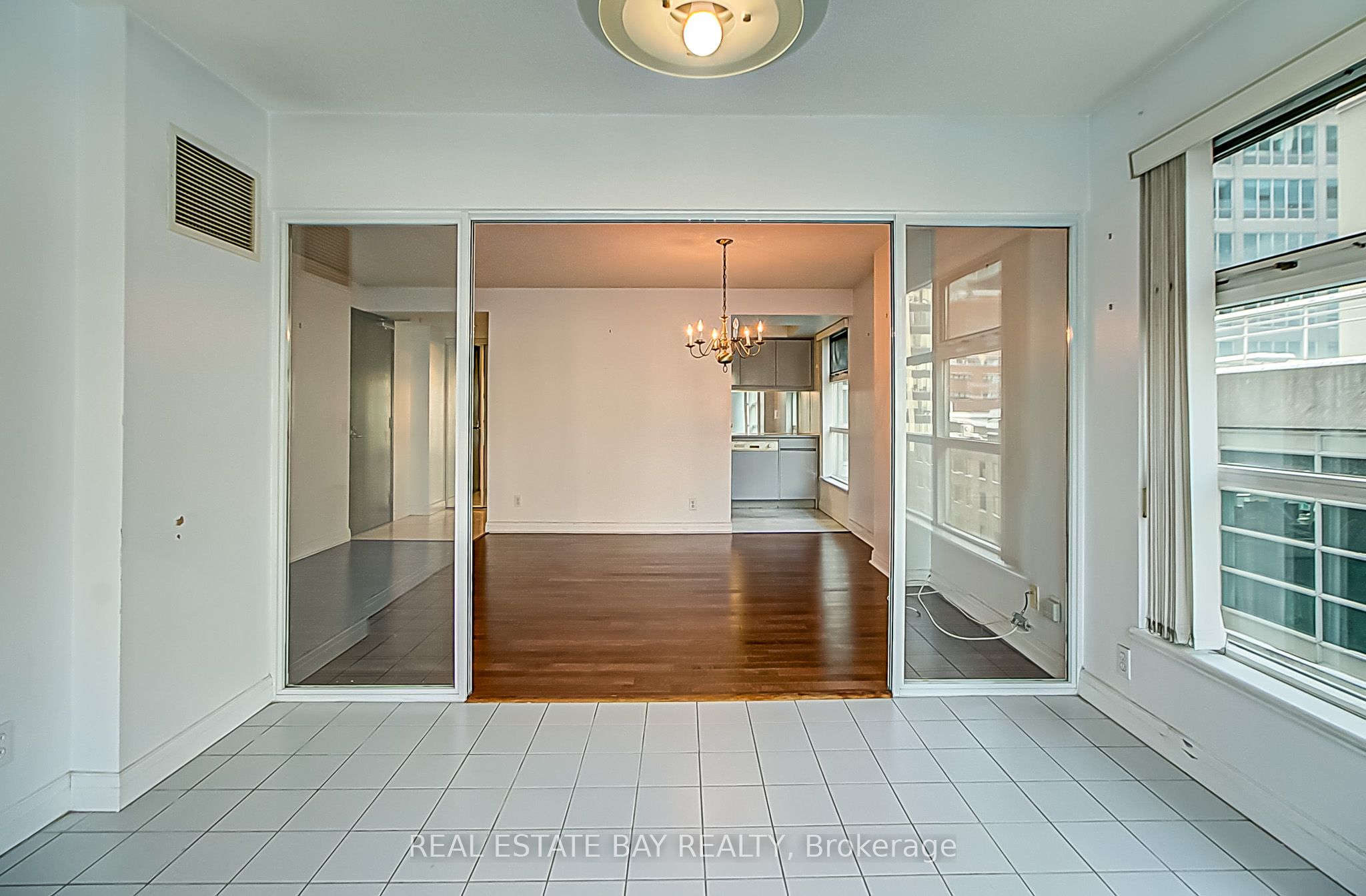 #1005 - 50 Lombard Street Property Photo 10
