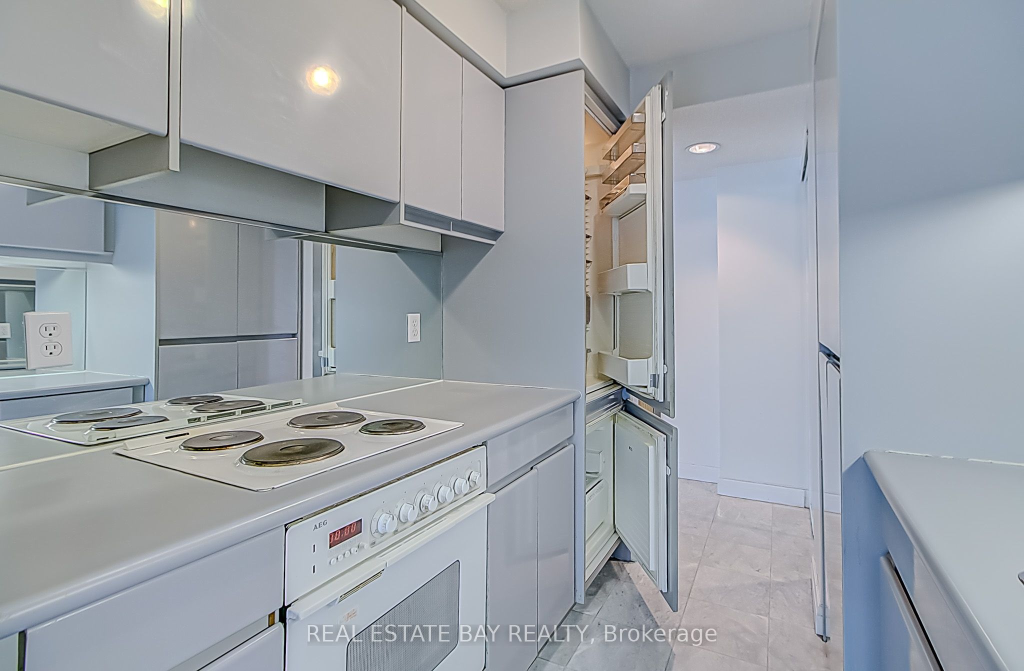 #1005 - 50 Lombard Street Property Photo 15