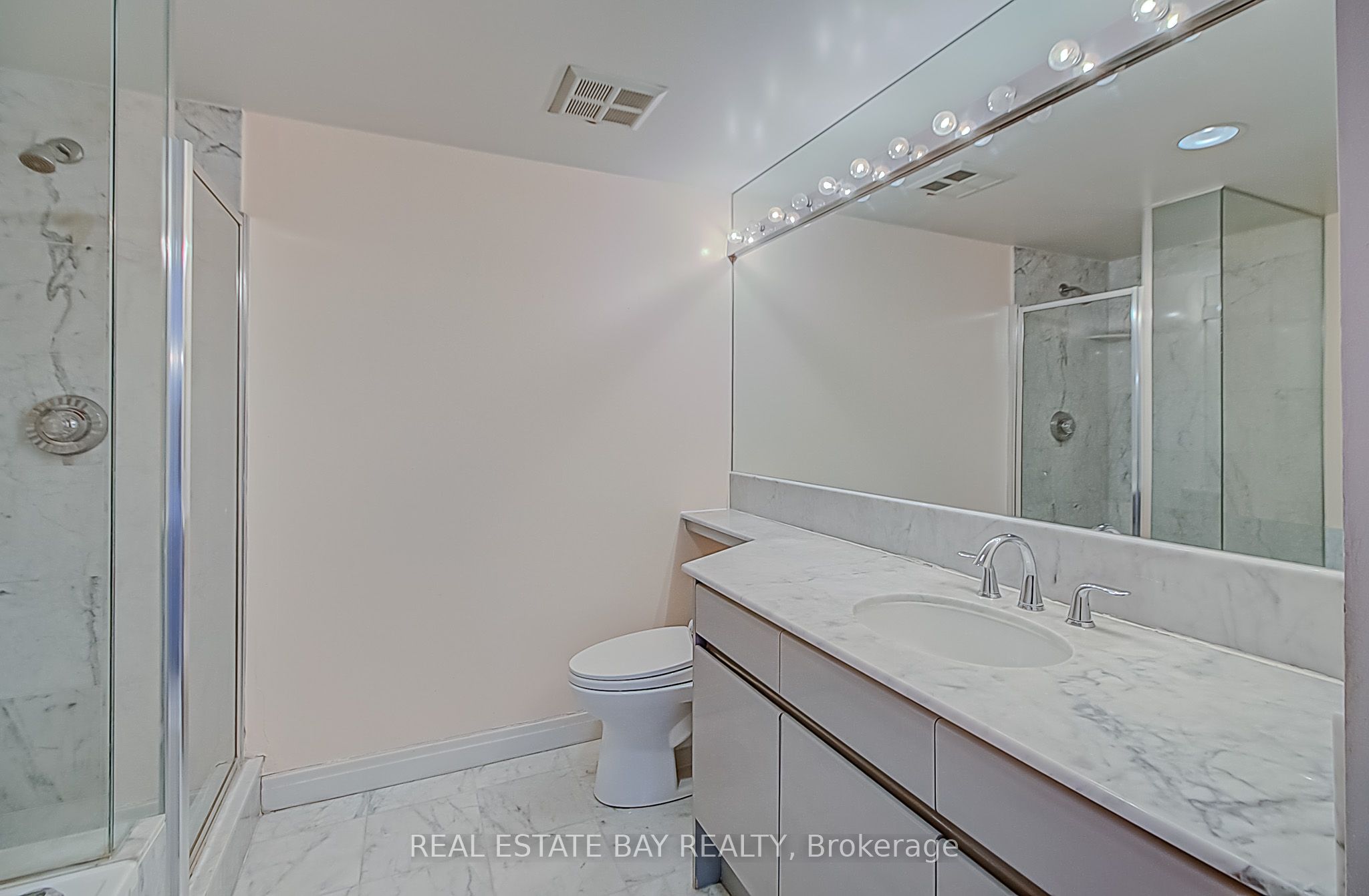 #1005 - 50 Lombard Street Property Photo 20