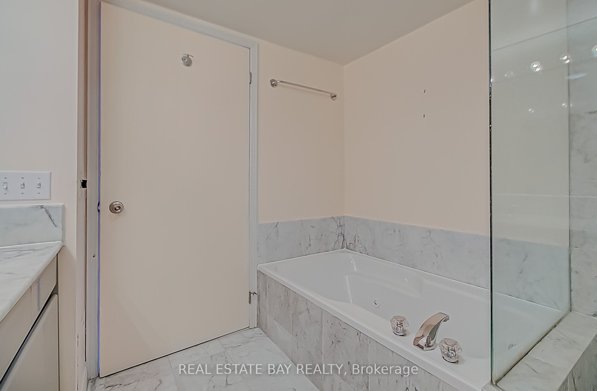 #1005 - 50 Lombard Street Property Photo 22