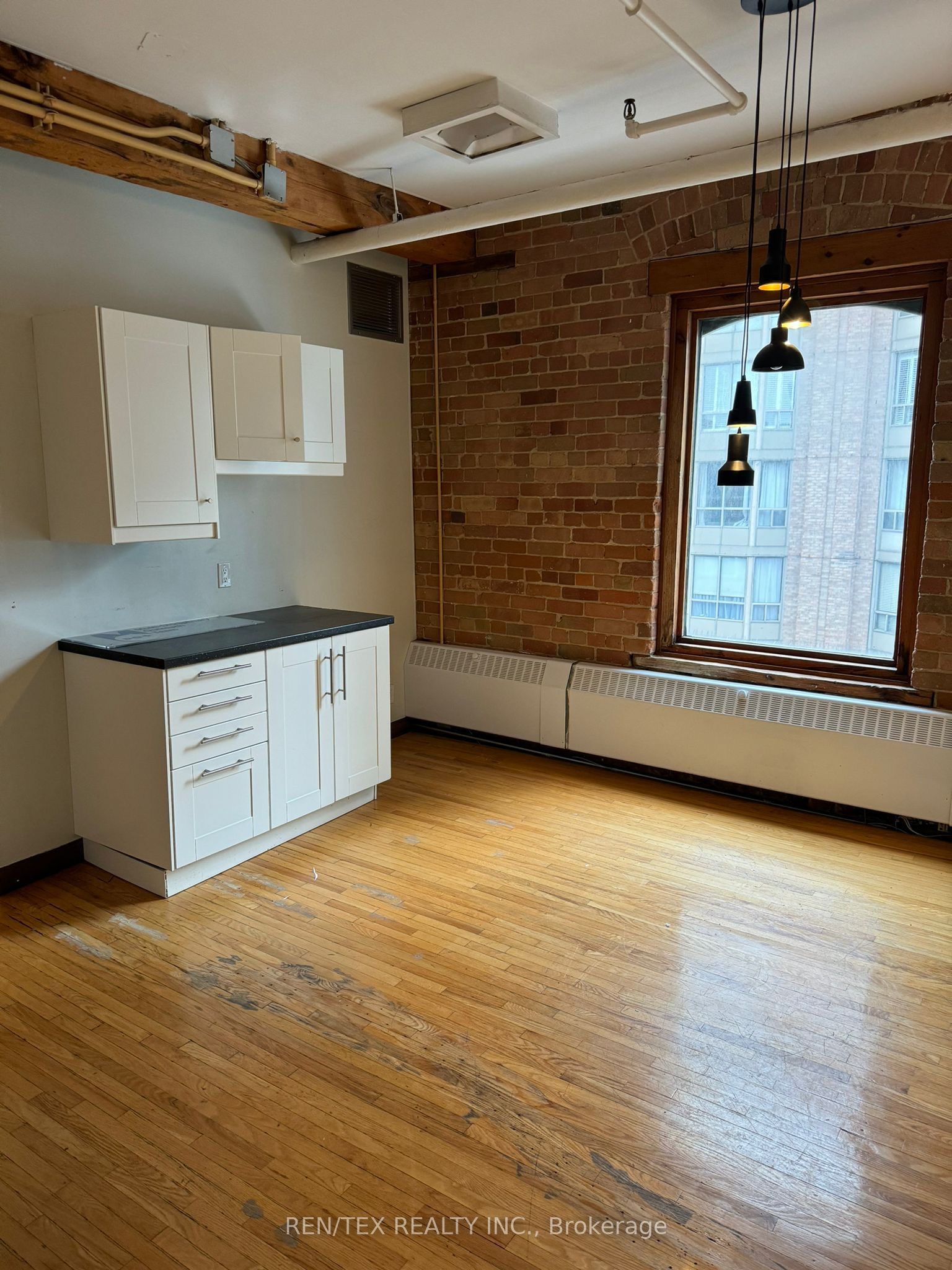 #208 - 145 Front Street Property Photo 6