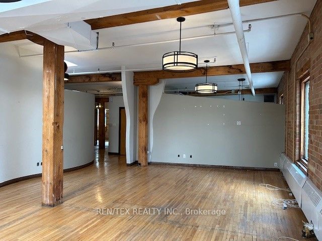 #107 - 145 Front Street Property Photo 5