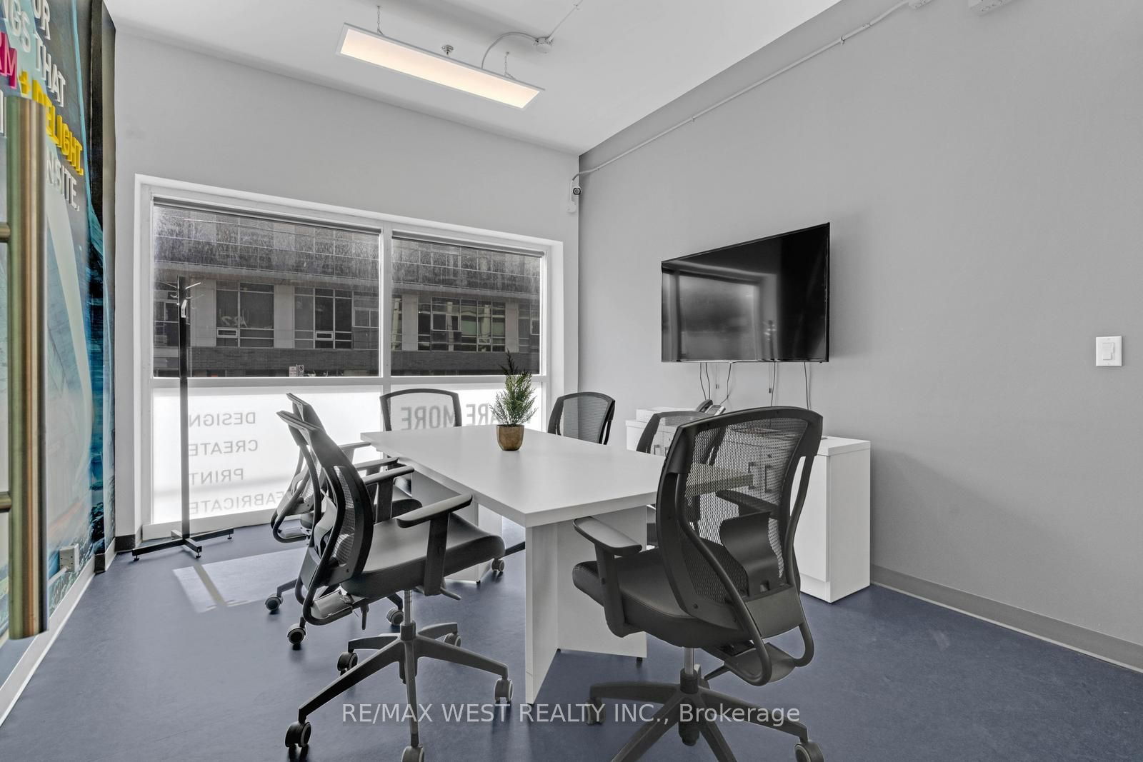 422 Adelaide St W Property Photo 6