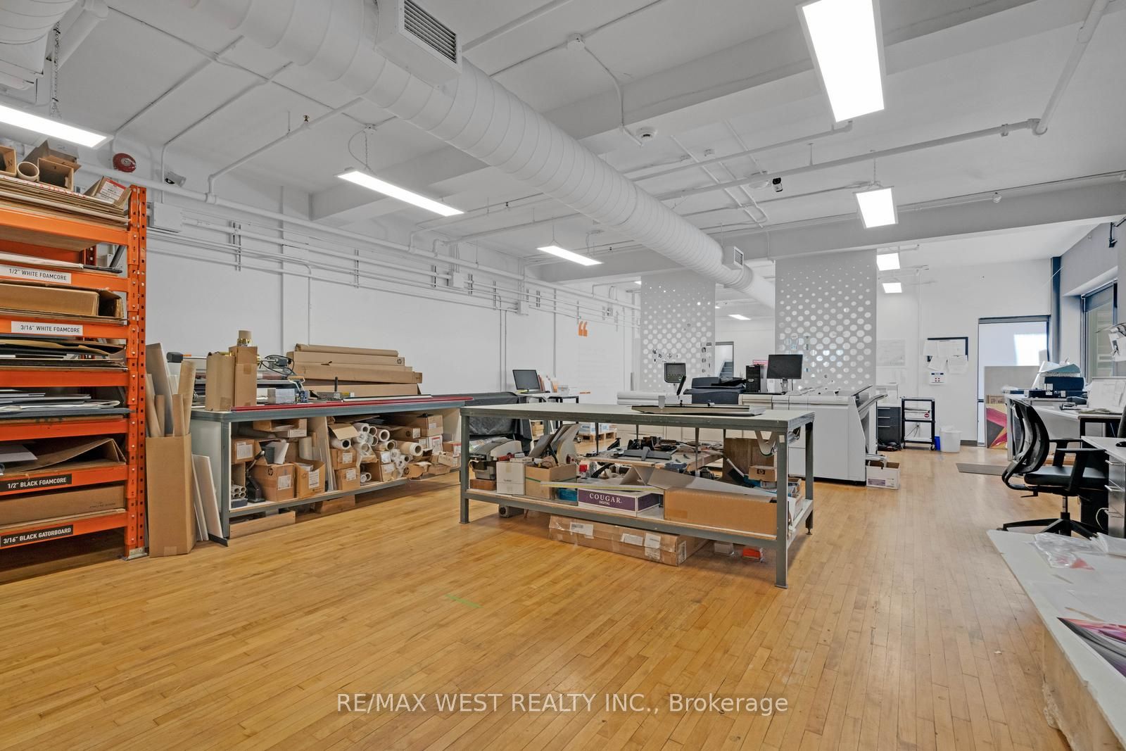 422 Adelaide St W Property Photo 7