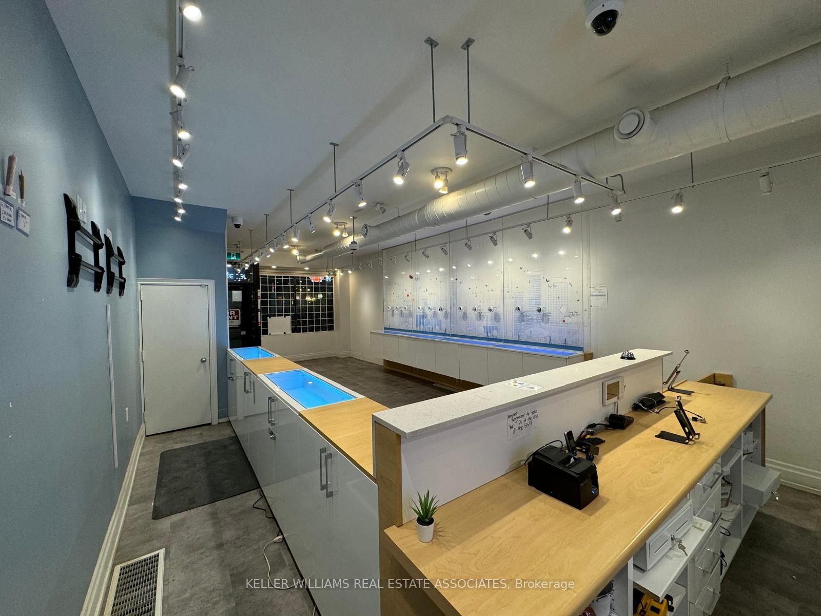 #main - 112 Dundas Street Property Photo 5
