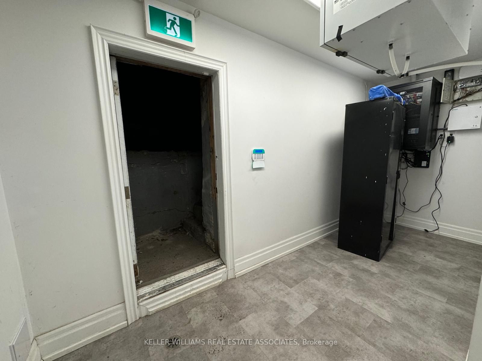 #main - 112 Dundas Street Property Photo 10