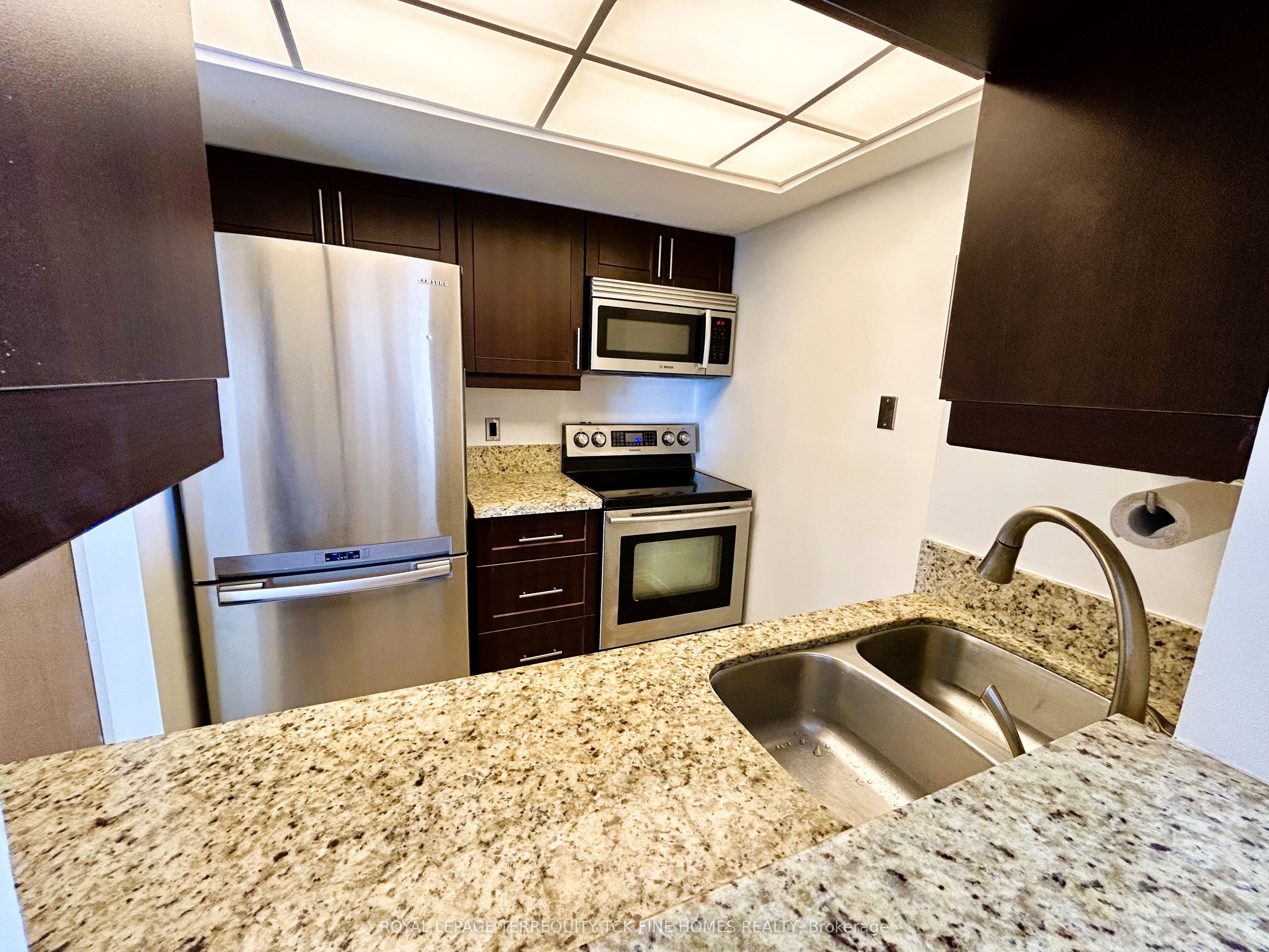 #1810 - 5 Concorde Place Property Photo 4