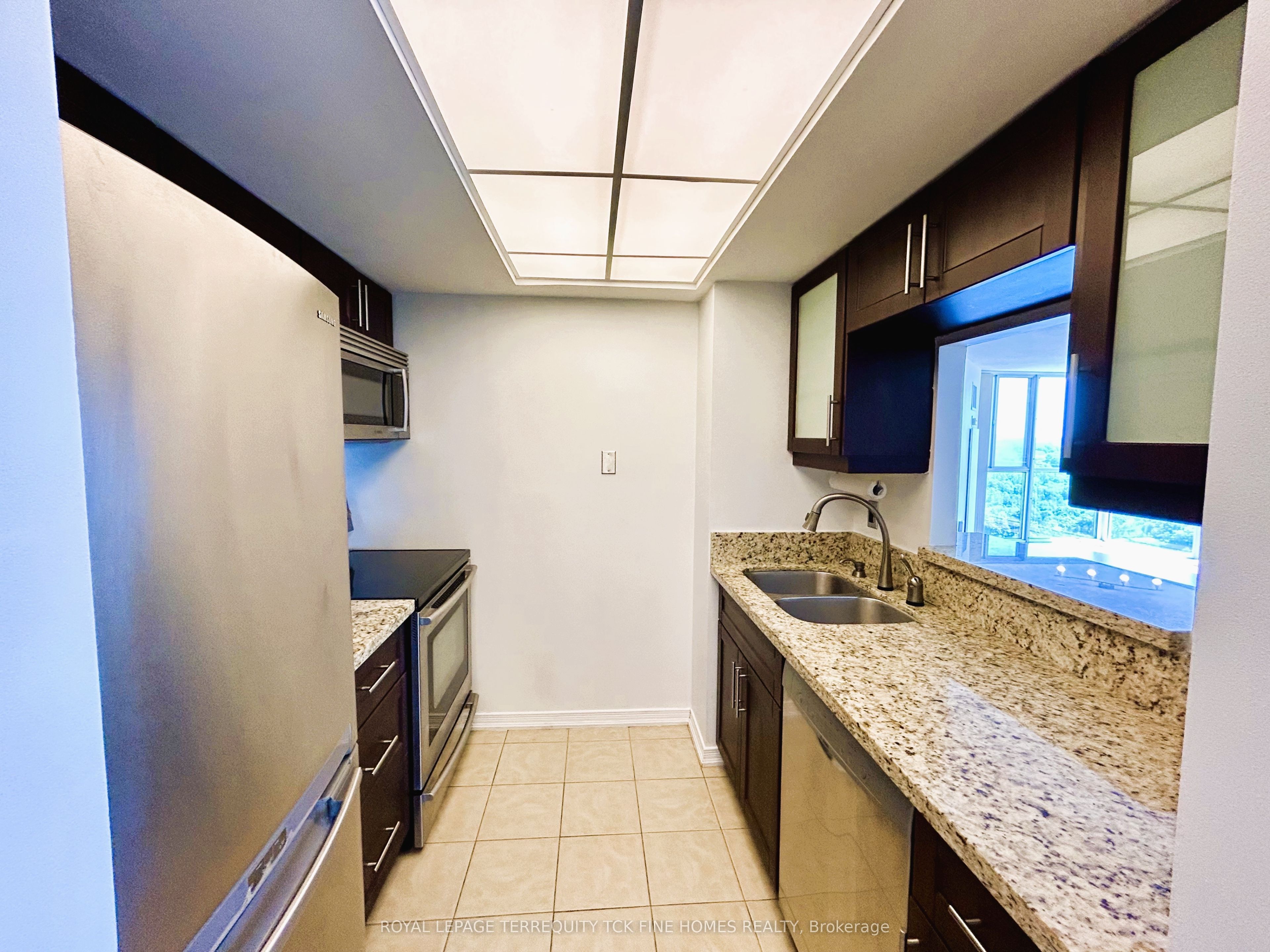 #1810 - 5 Concorde Place Property Photo 6