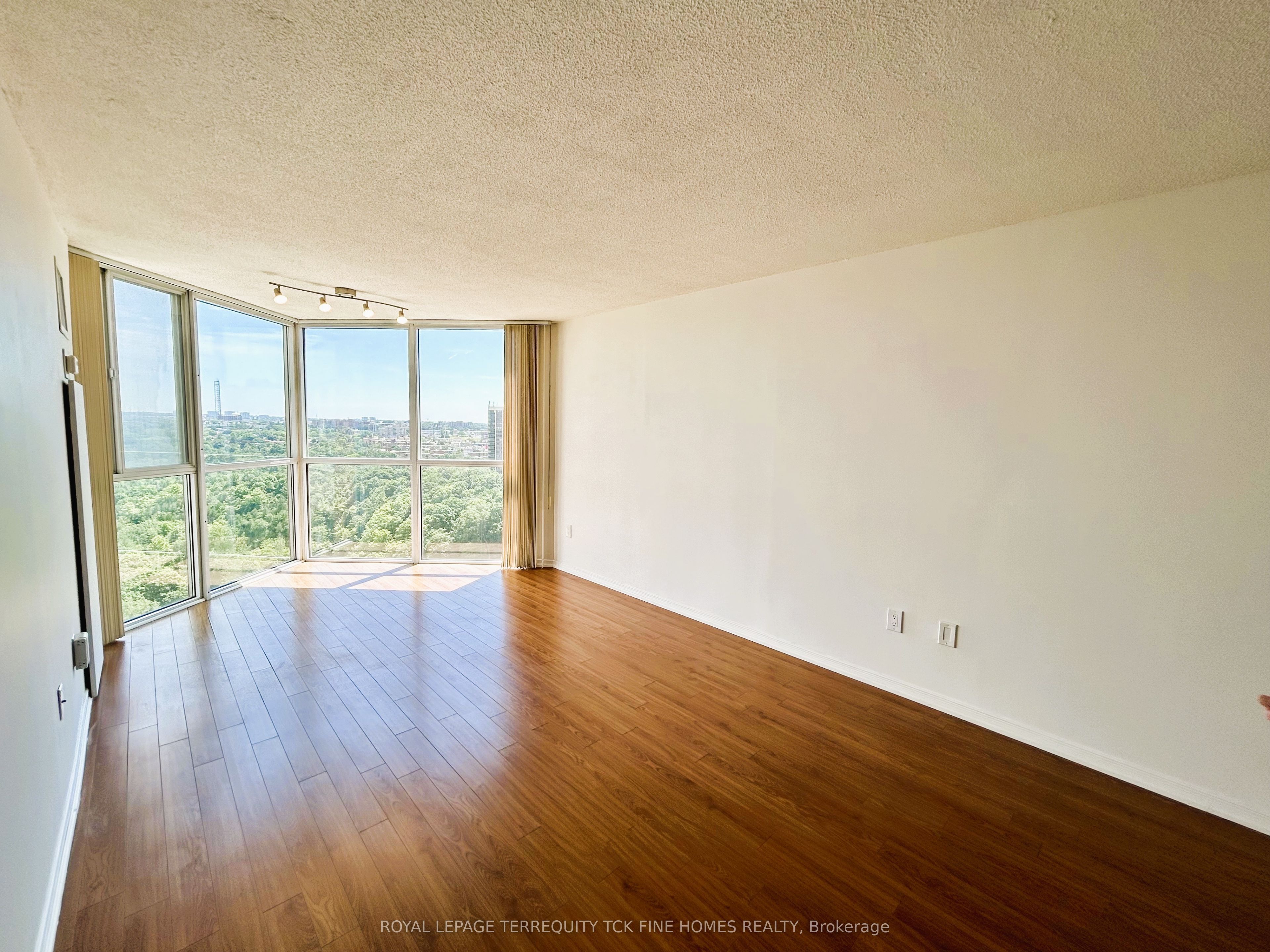 #1810 - 5 Concorde Place Property Photo 9