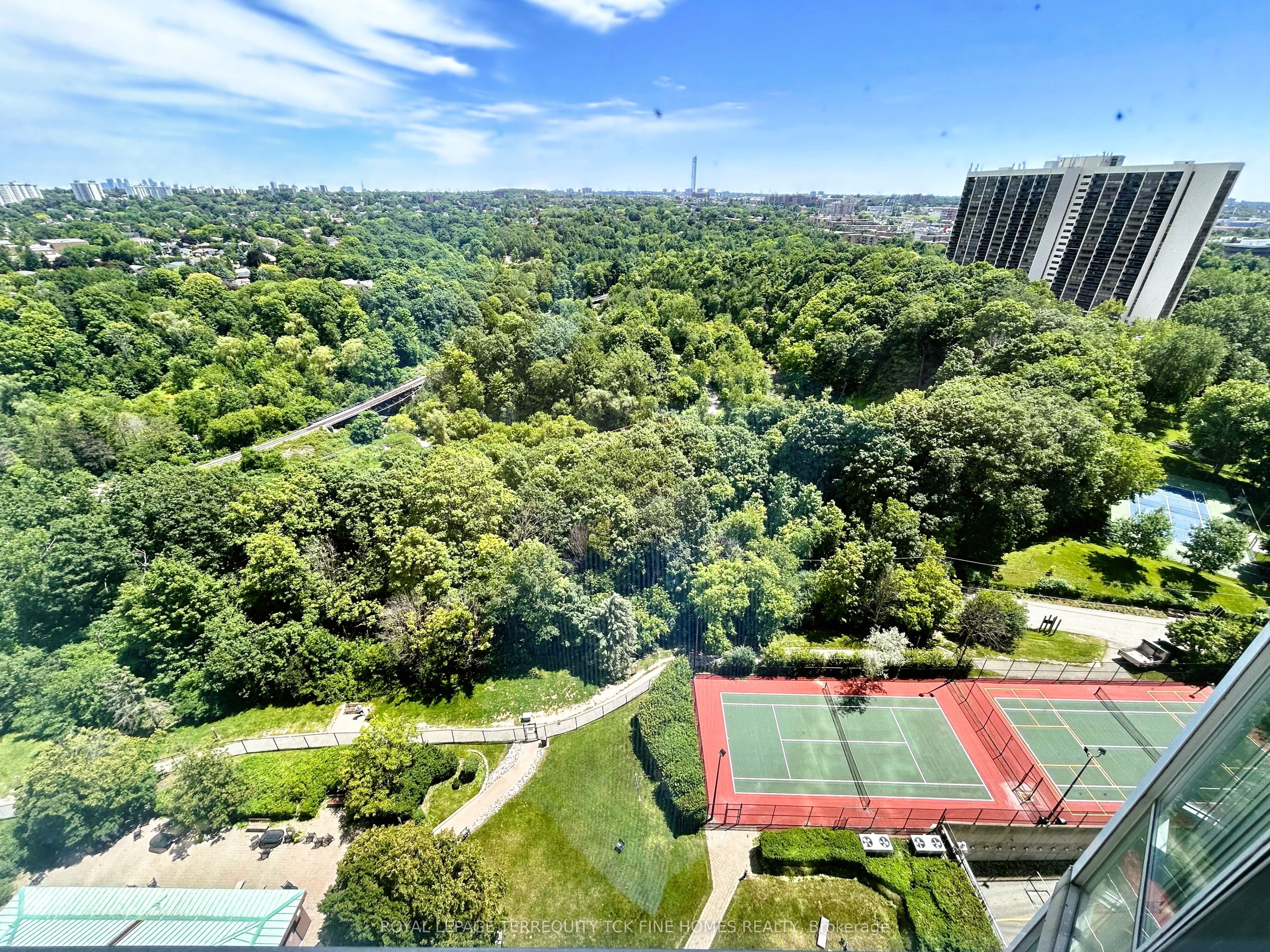 #1810 - 5 Concorde Place Property Photo 13