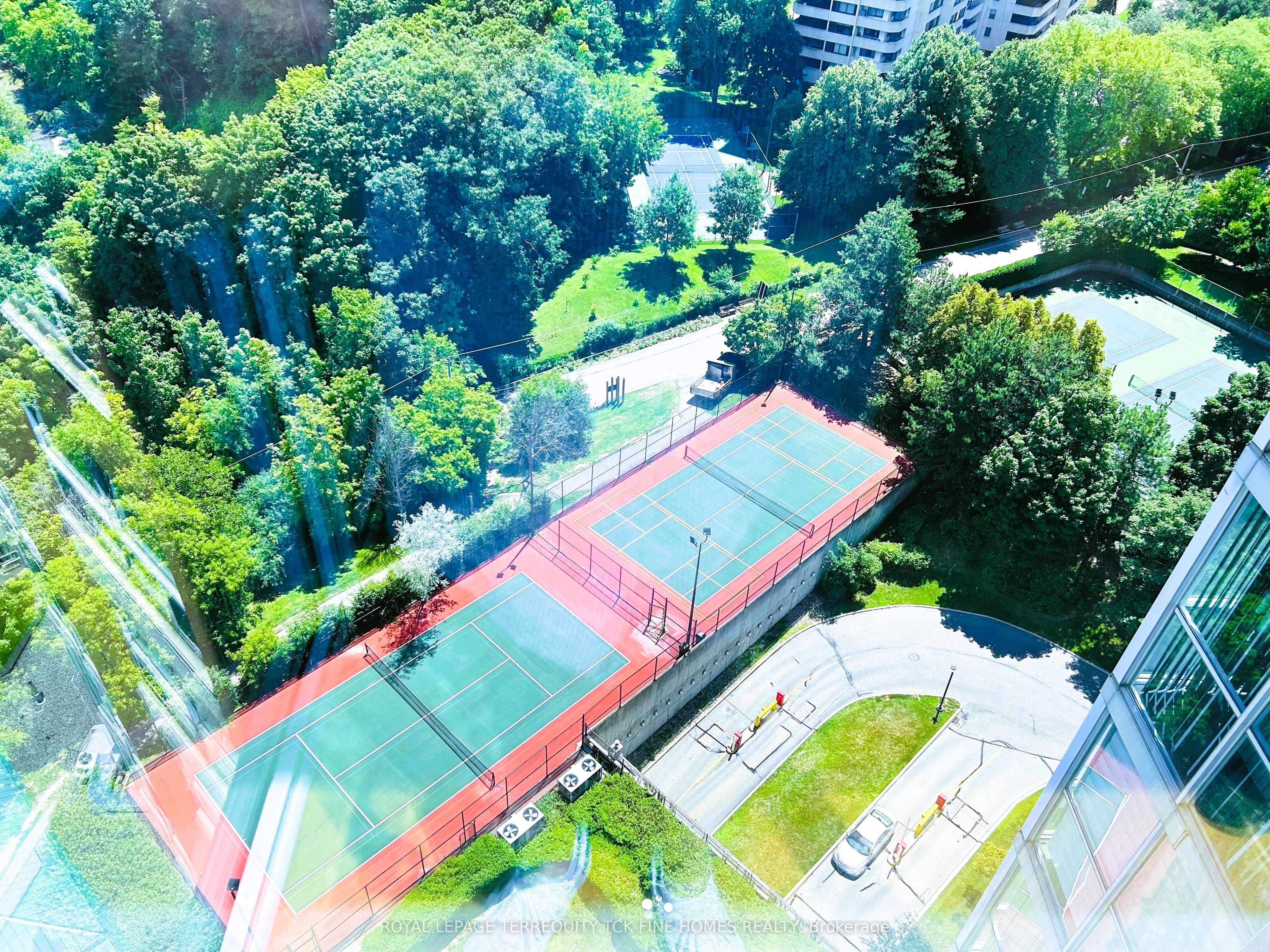 #1810 - 5 Concorde Place Property Photo 14