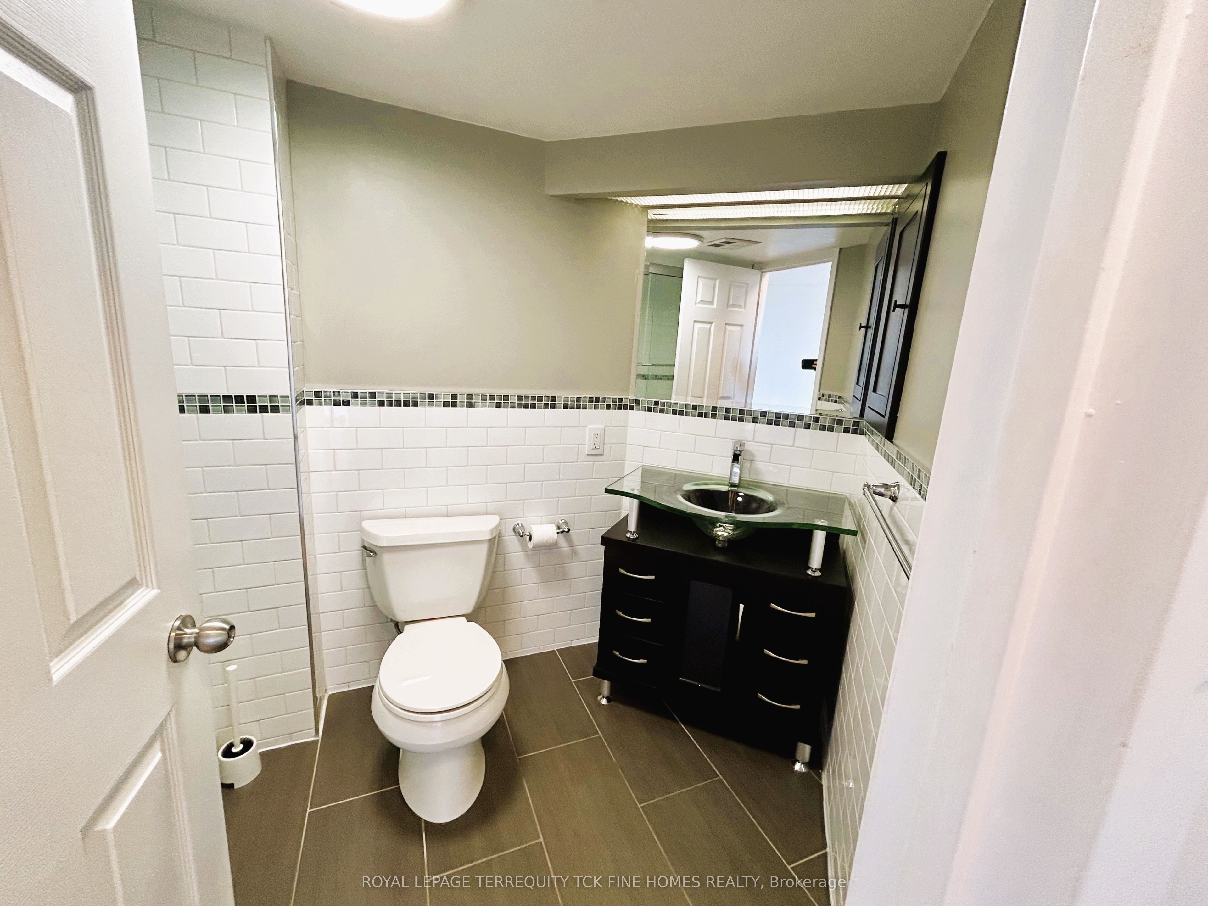 #1810 - 5 Concorde Place Property Photo 15