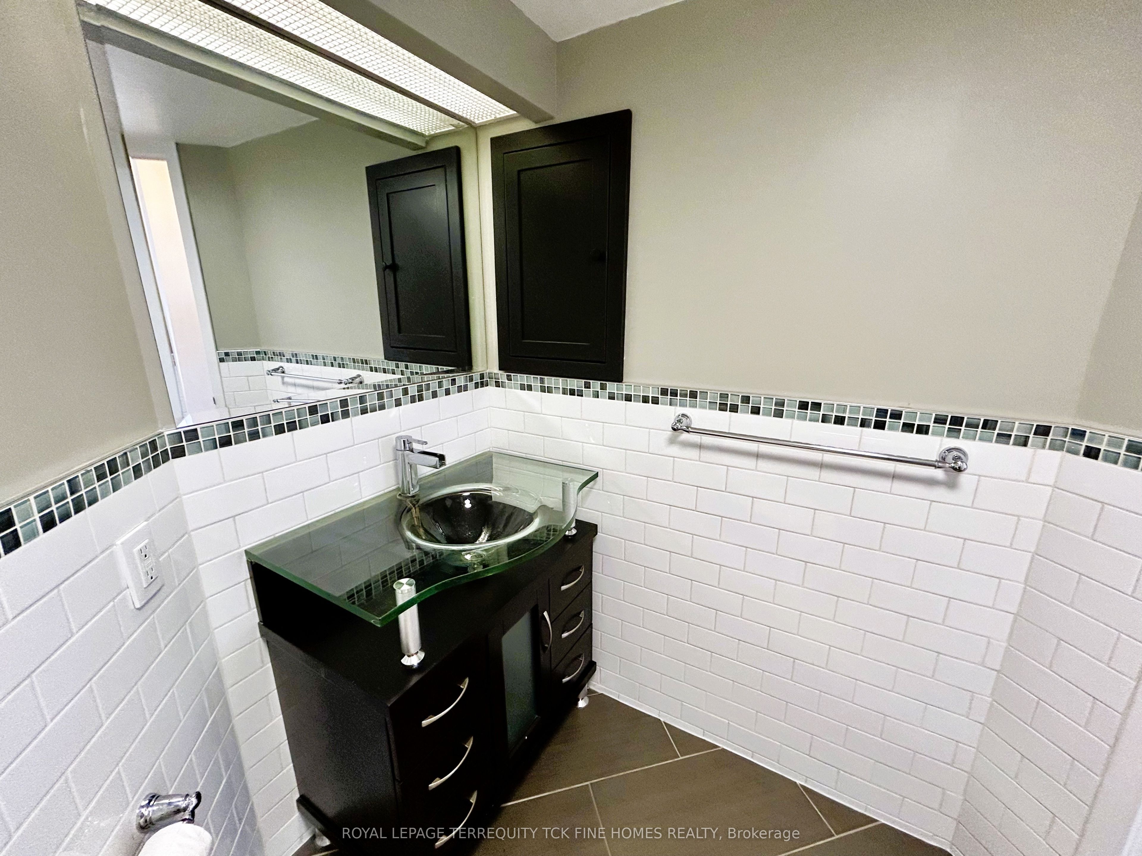 #1810 - 5 Concorde Place Property Photo 16