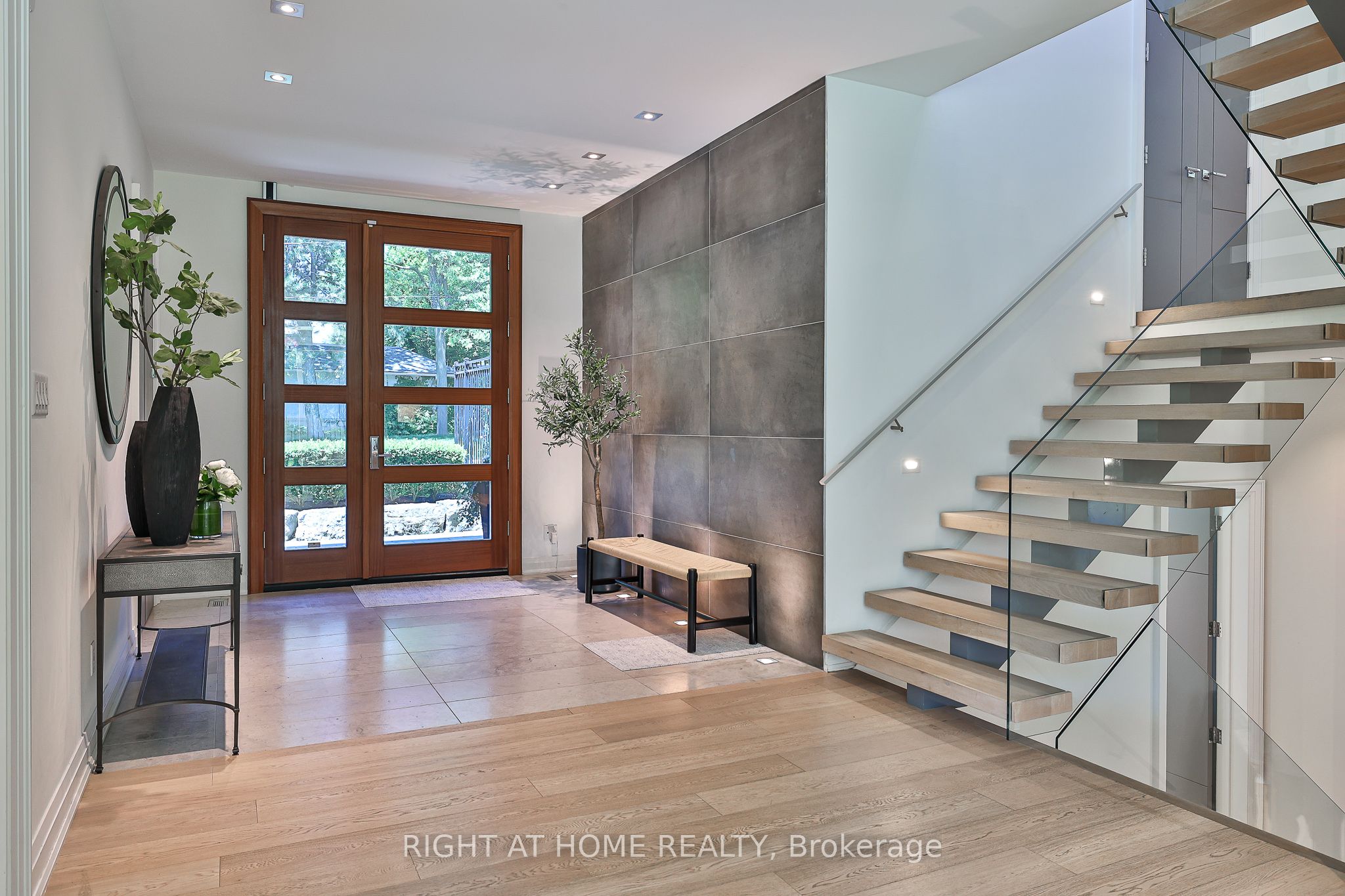 179 Old Yonge Street Property Photo 3