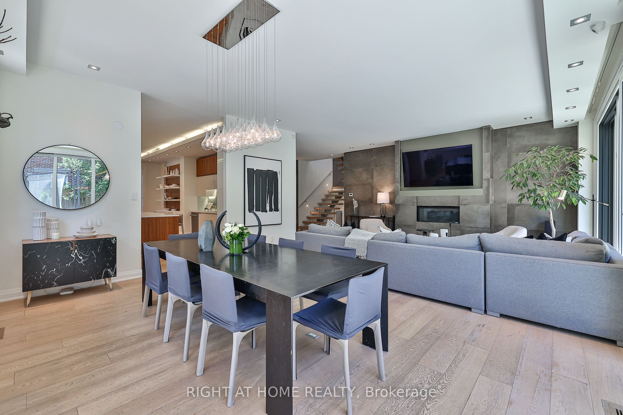 179 Old Yonge Street Property Photo 6