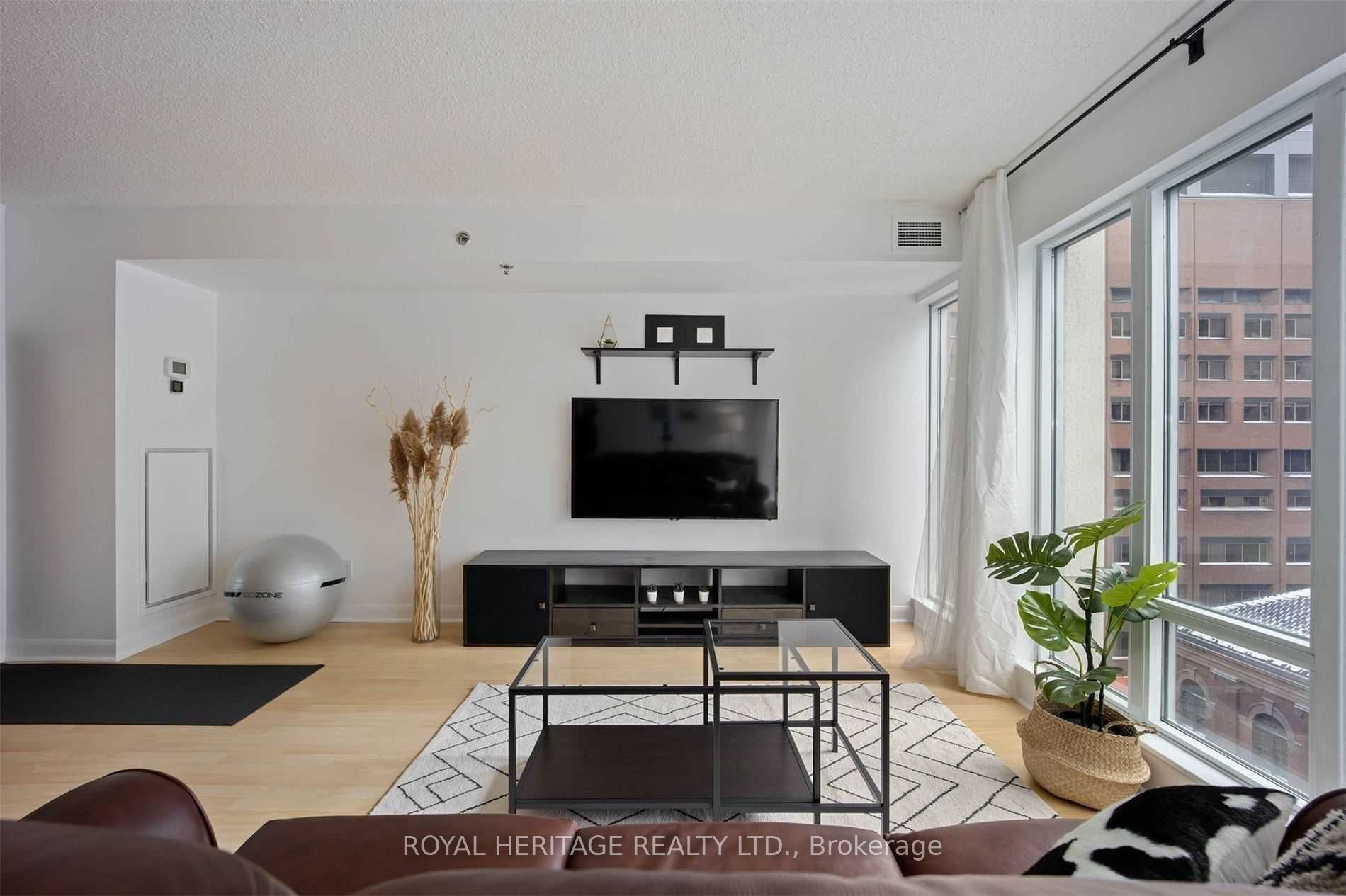 #818 - 210 Victoria Street Property Photo 1