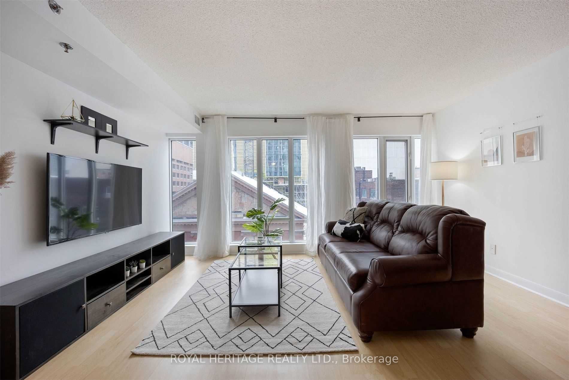 #818 - 210 Victoria Street Property Photo 2