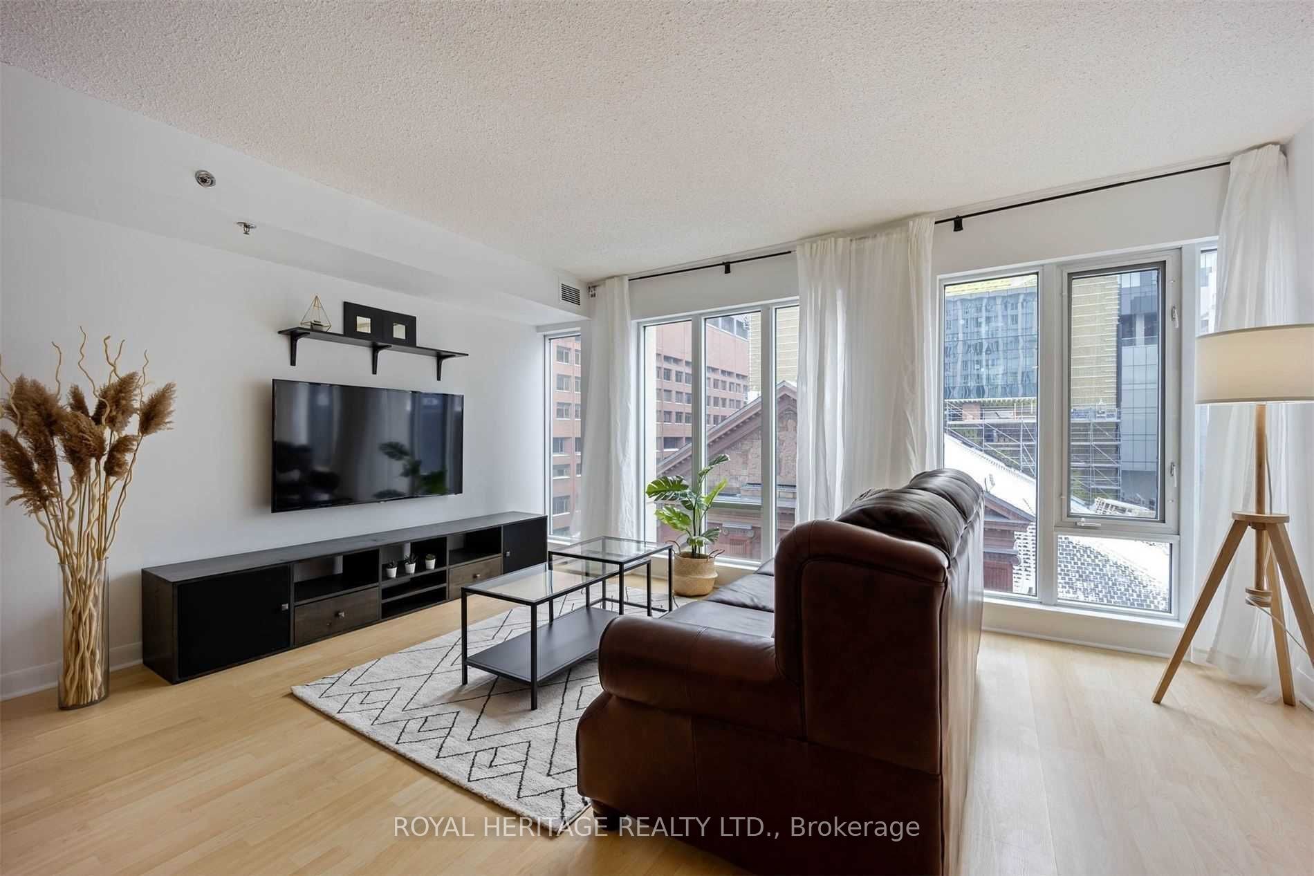 #818 - 210 Victoria Street Property Photo 3