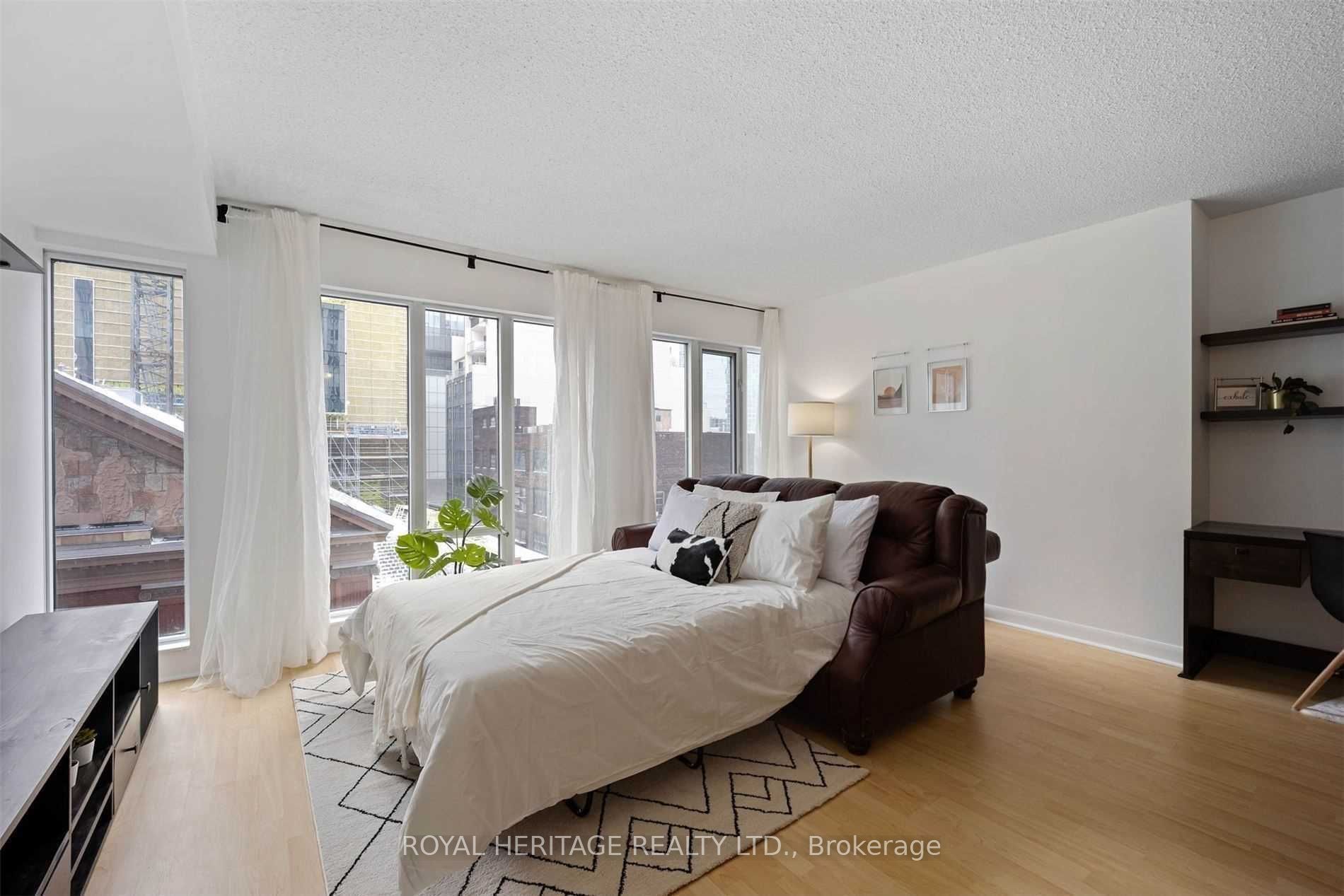 #818 - 210 Victoria Street Property Photo 4
