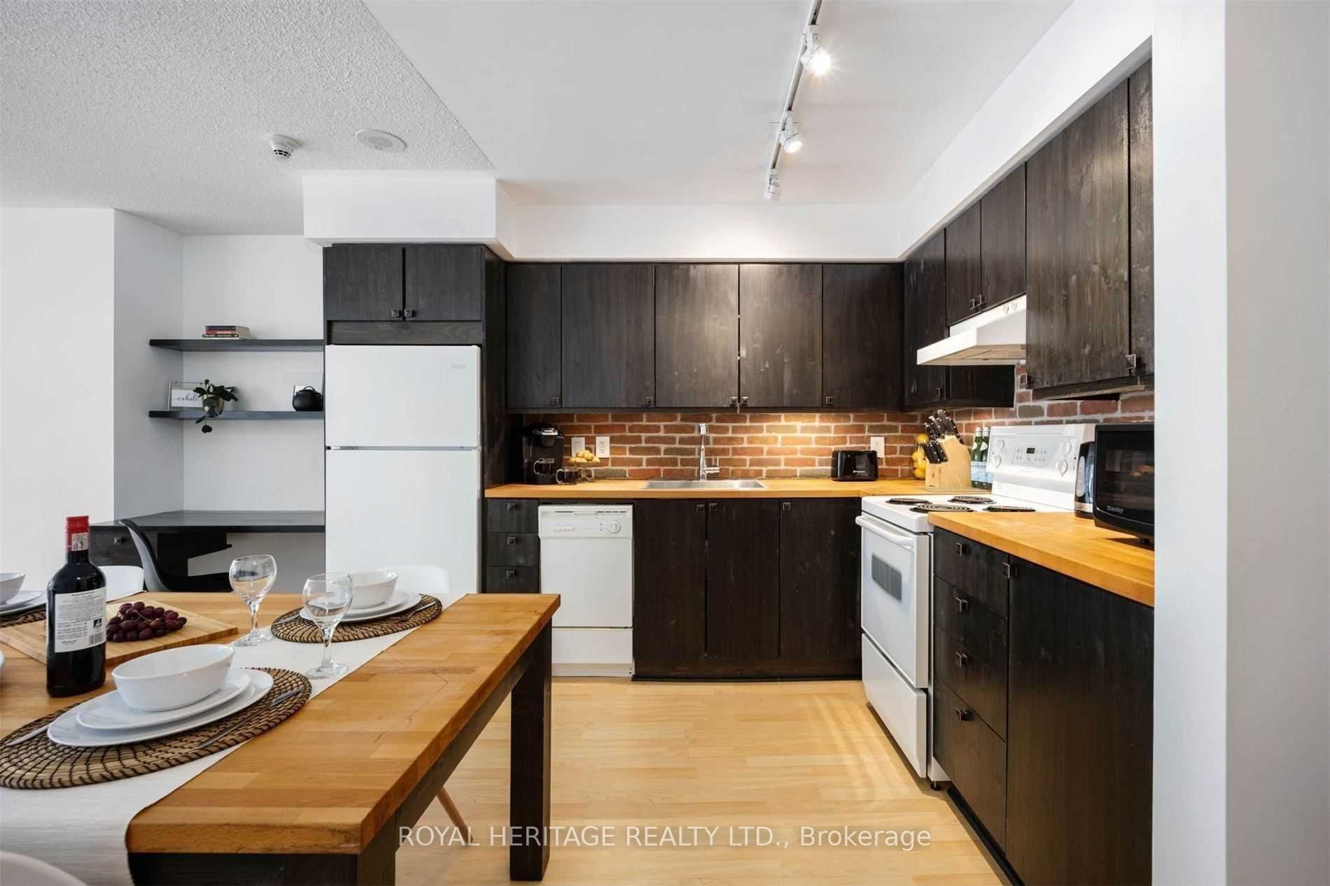 #818 - 210 Victoria Street Property Photo 8