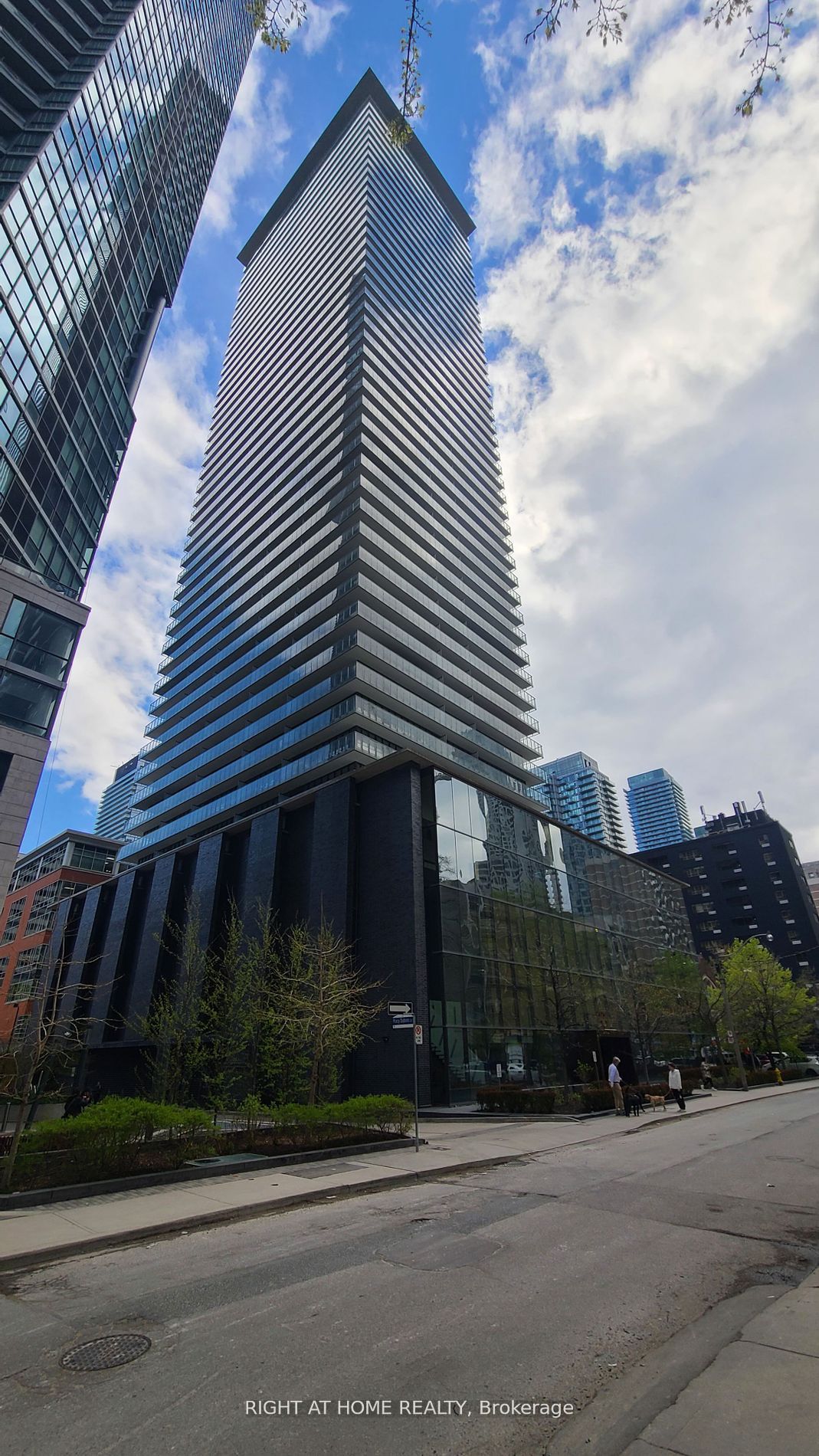 #2004 - 33 Charles Street Property Photo 1