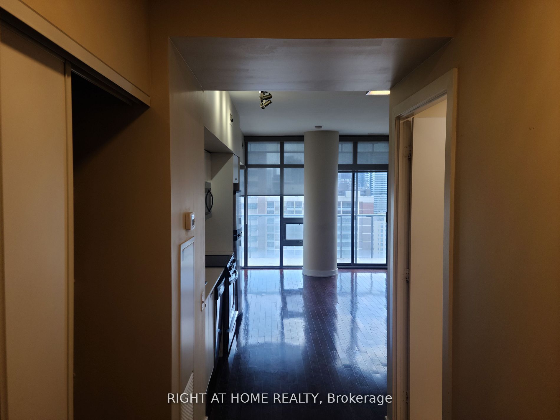 #2004 - 33 Charles Street Property Photo 4