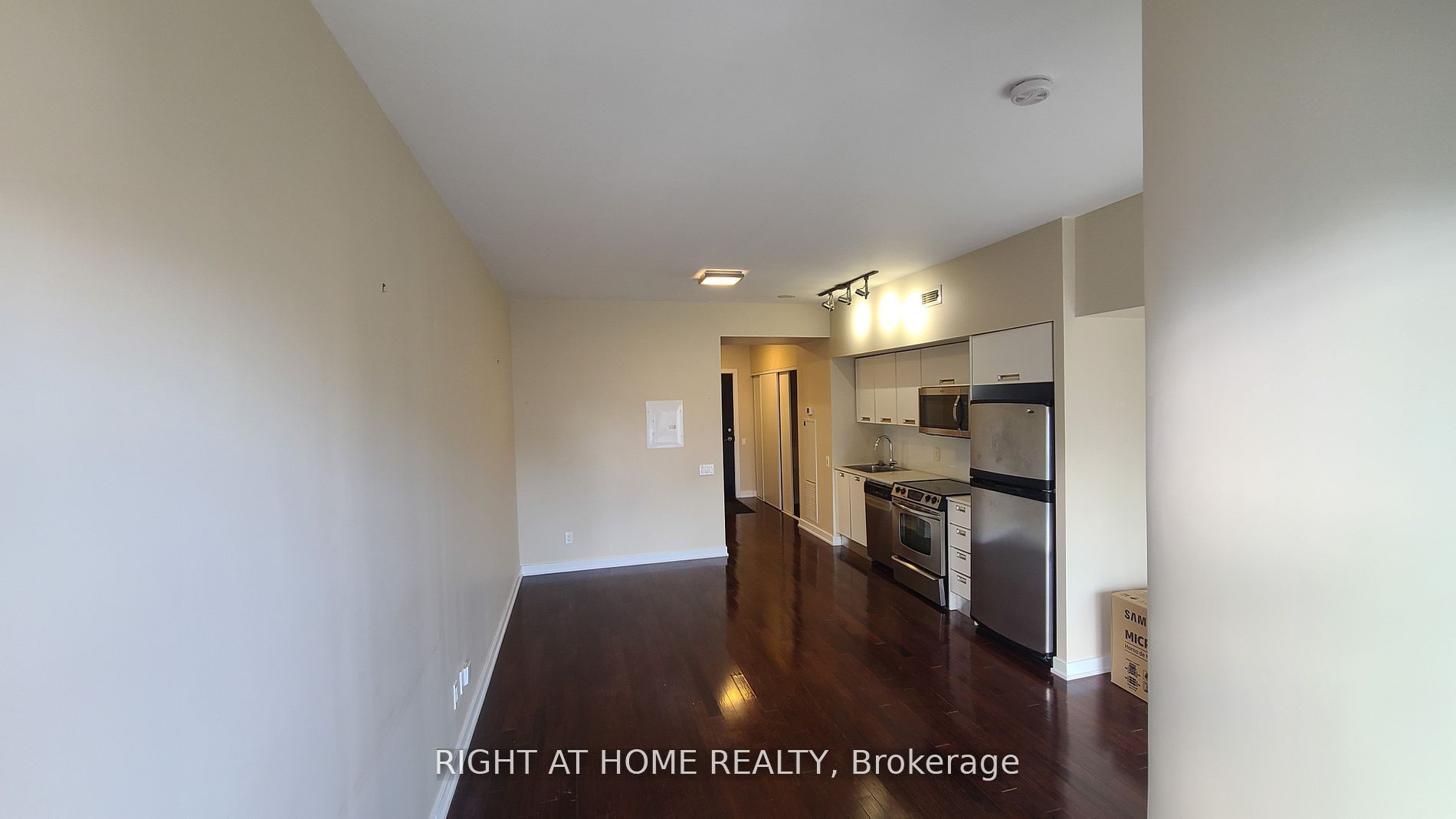 #2004 - 33 Charles Street Property Photo 9