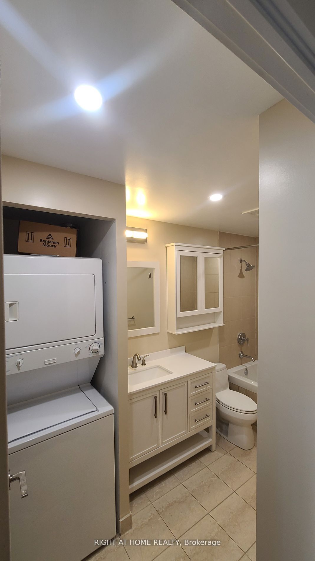 #2004 - 33 Charles Street Property Photo 10