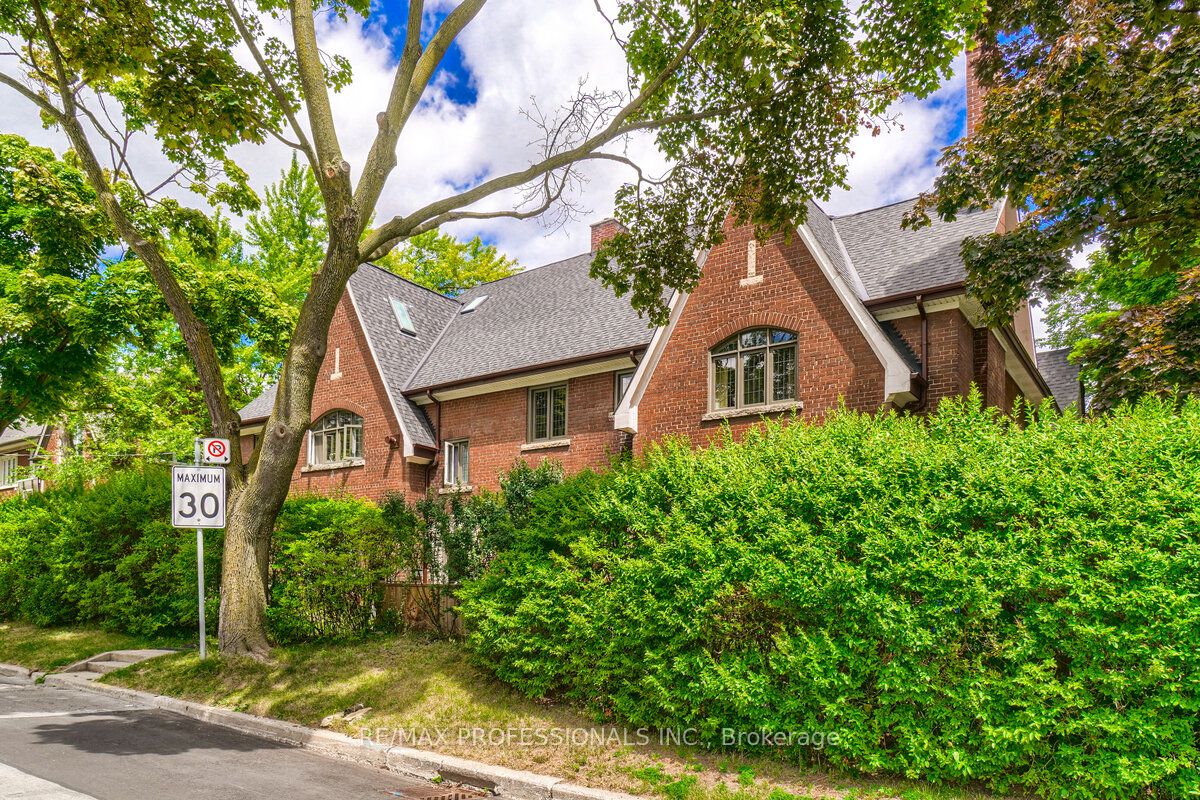 #1 - 323 Walmer Road Property Photo 3