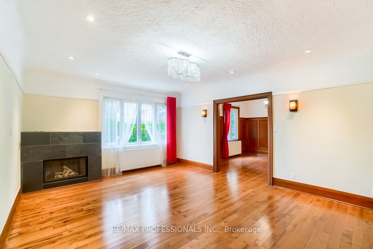#1 - 323 Walmer Road Property Photo 15