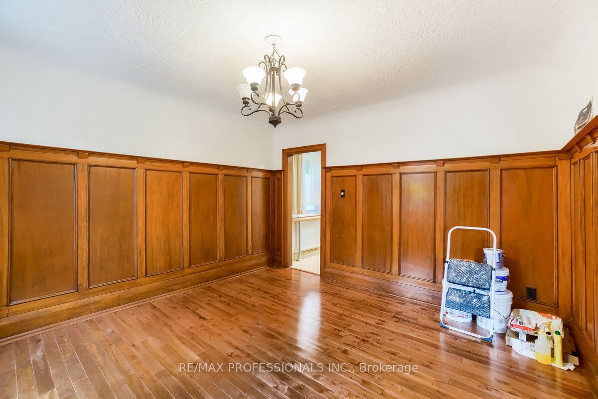 #1 - 323 Walmer Road Property Photo 17