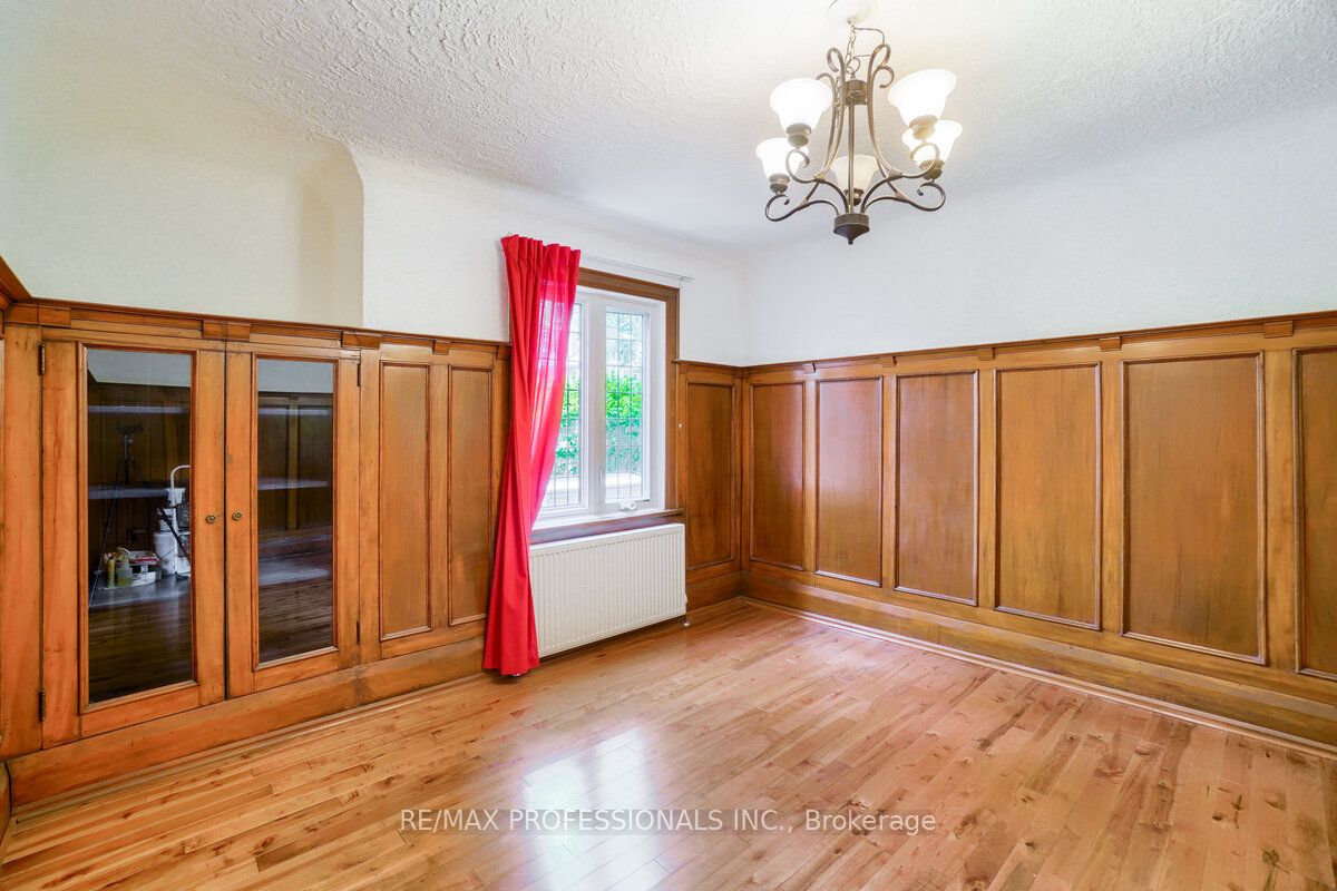 #1 - 323 Walmer Road Property Photo 19