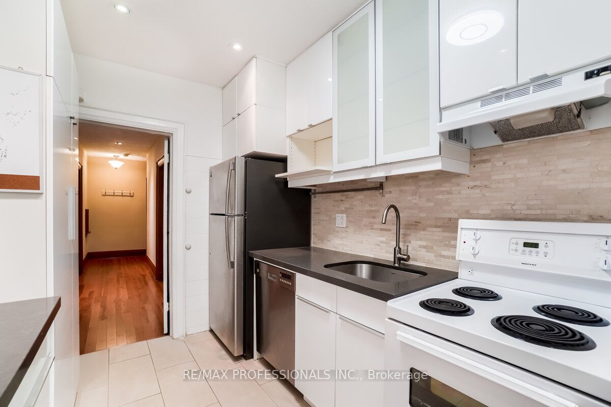 #1 - 323 Walmer Road Property Photo 22