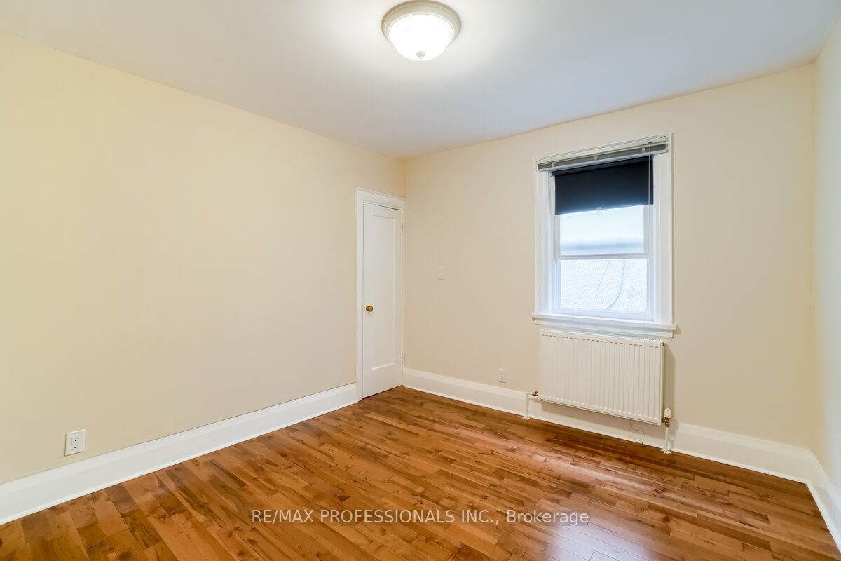#1 - 323 Walmer Road Property Photo 25