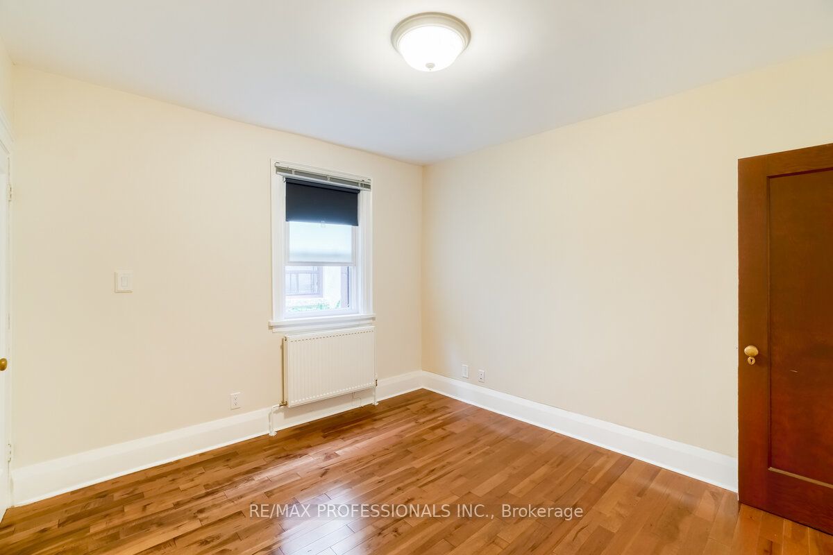 #1 - 323 Walmer Road Property Photo 27