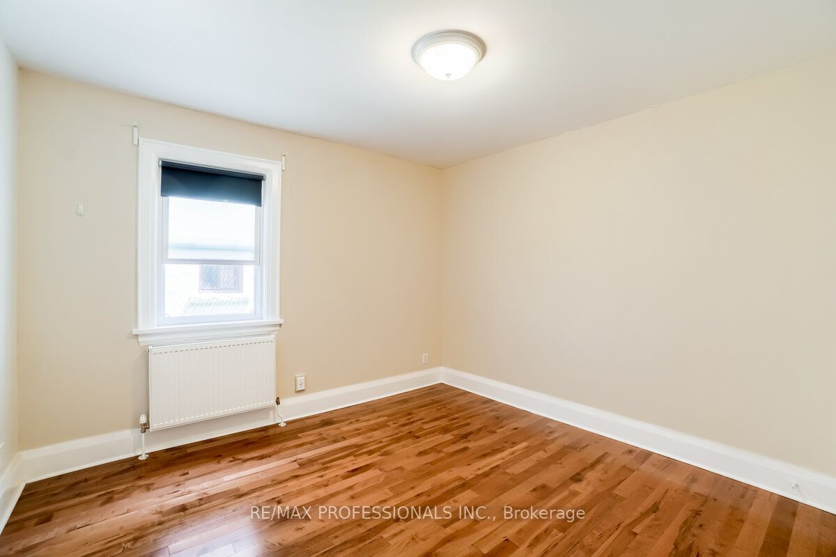 #1 - 323 Walmer Road Property Photo 28