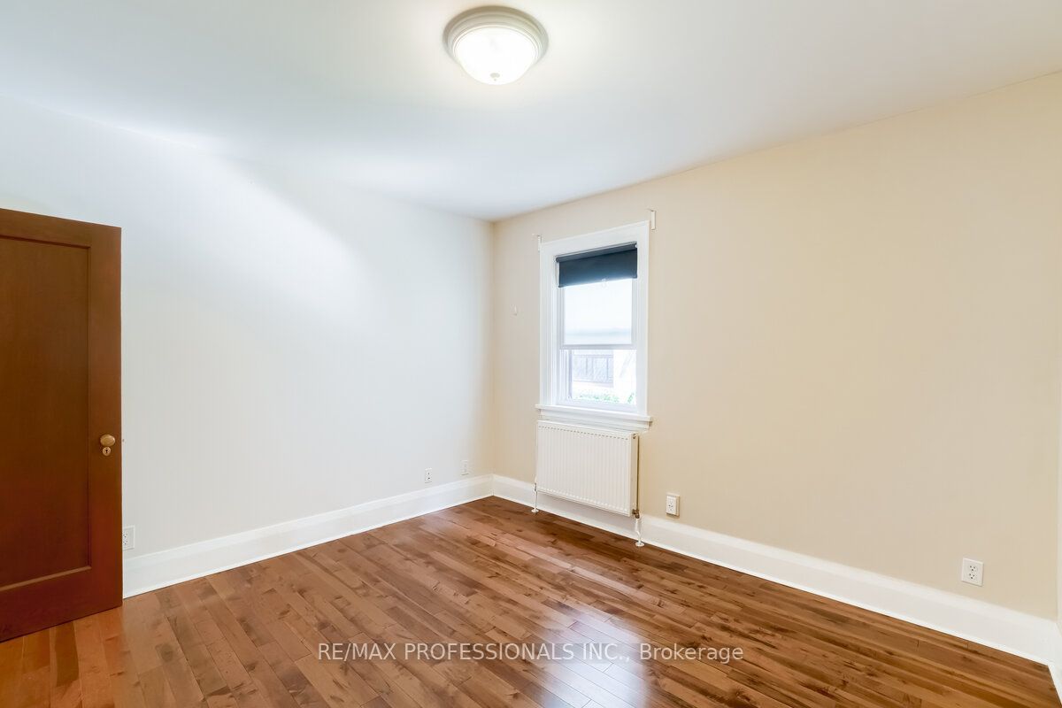 #1 - 323 Walmer Road Property Photo 30