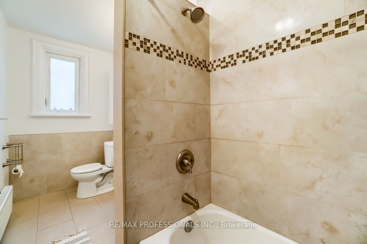 #1 - 323 Walmer Road Property Photo 31