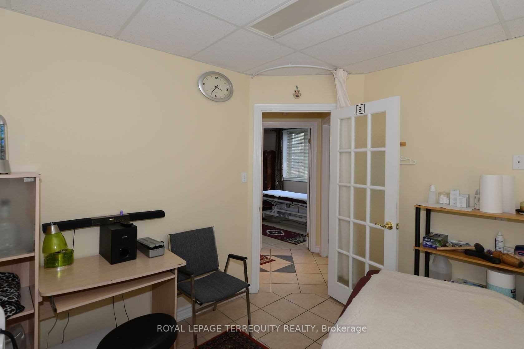 631 Sheppard Avenue Property Photo 11