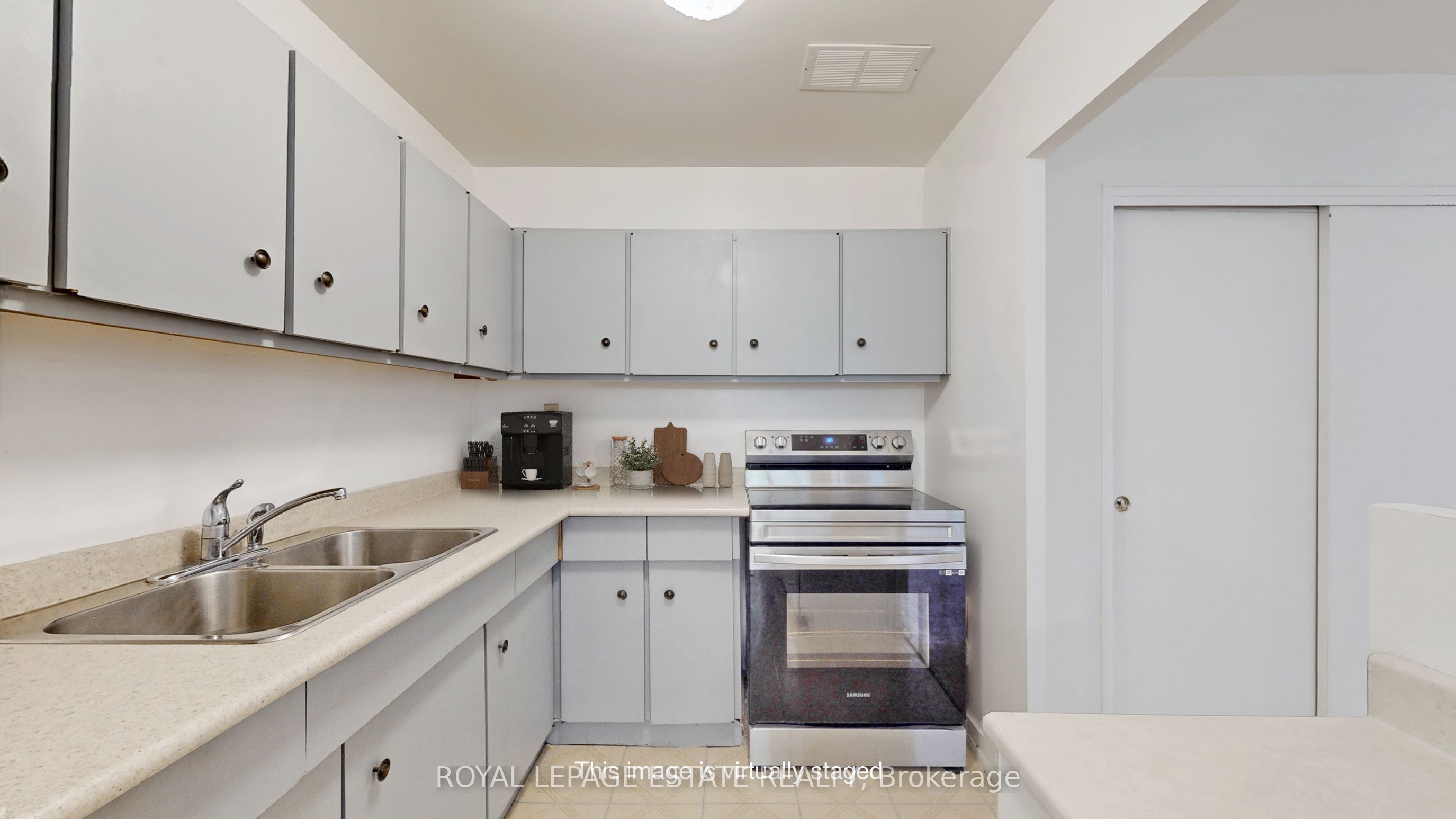 #208 - 160 The Donway Property Photo 8
