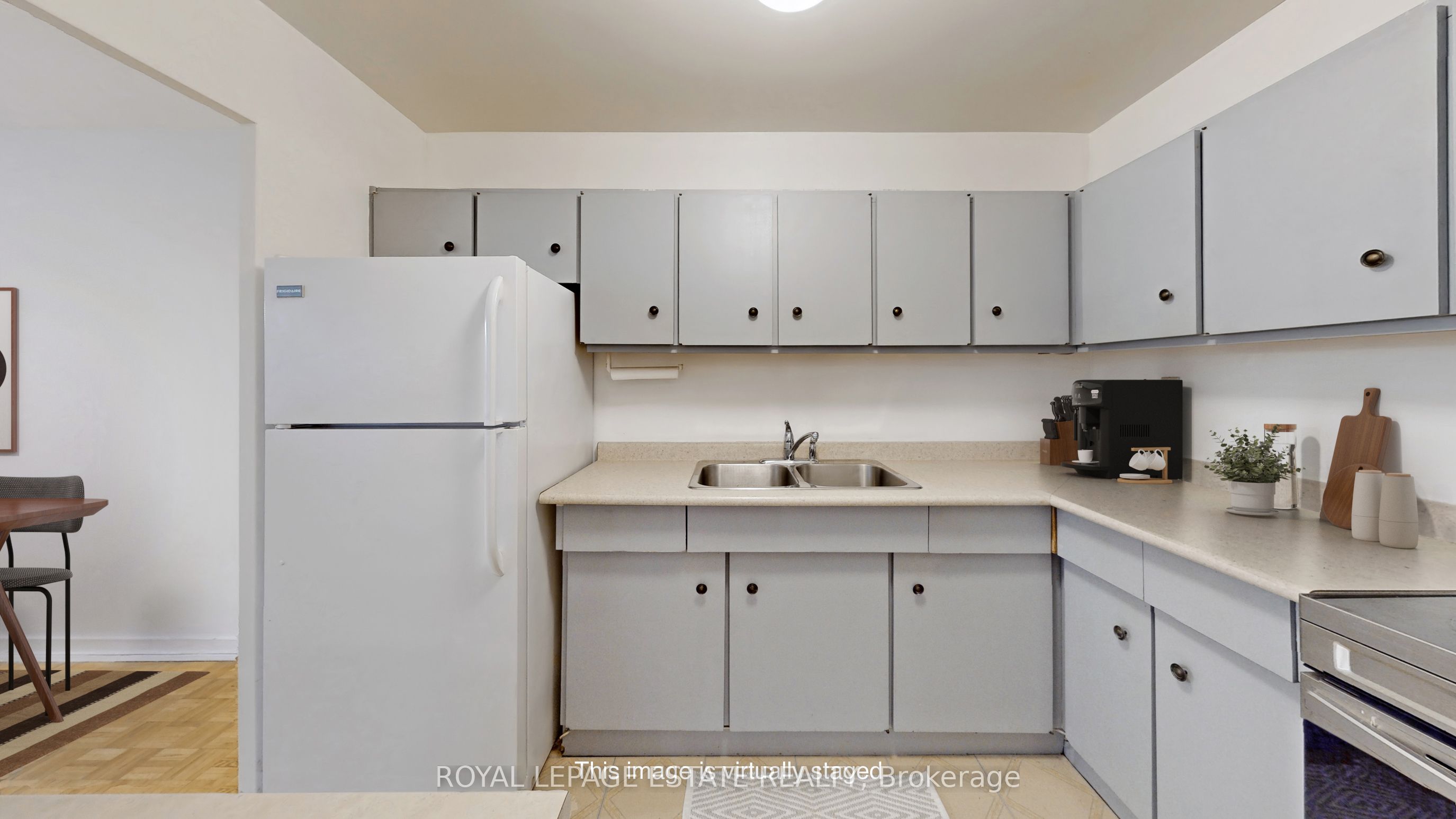#208 - 160 The Donway Property Photo 9