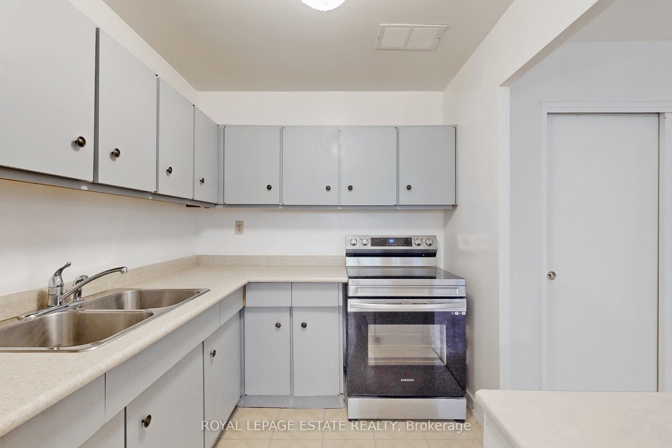 #208 - 160 The Donway Property Photo 18