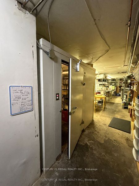 942 College Street Property Photo 12