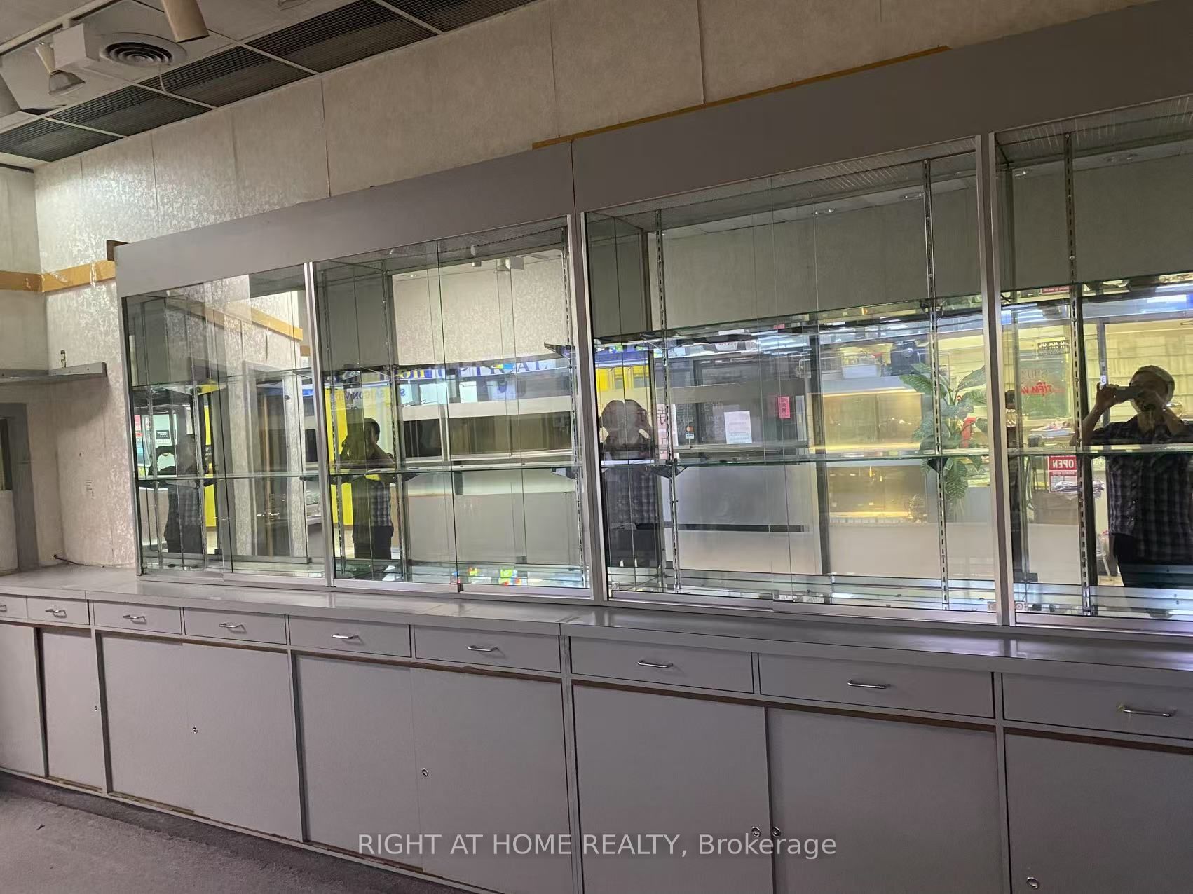 #2&4 - 301 Spadina Avenue Property Photo 11