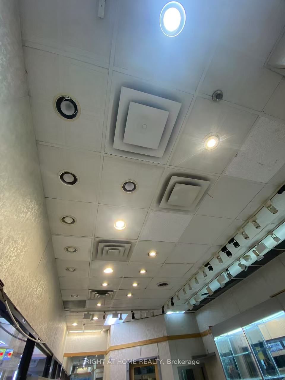 #2&4 - 301 Spadina Avenue Property Photo 12