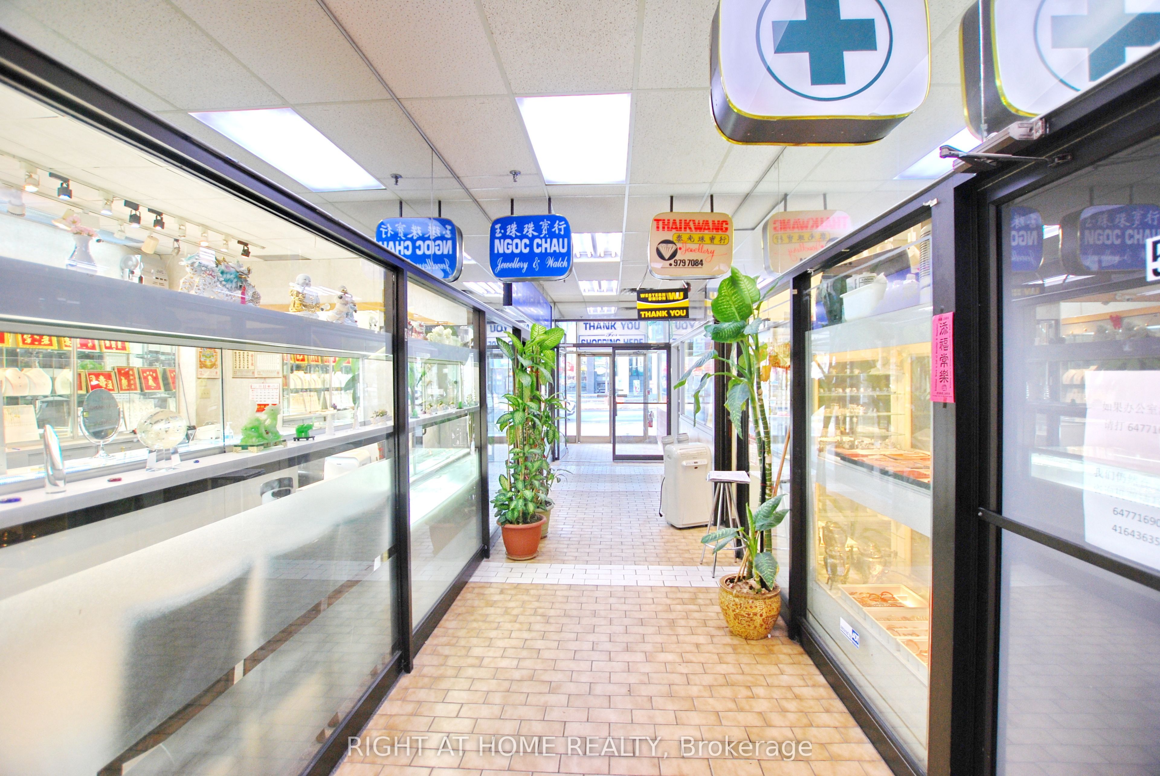 #6 - 301 Spadina Avenue Property Photo 2